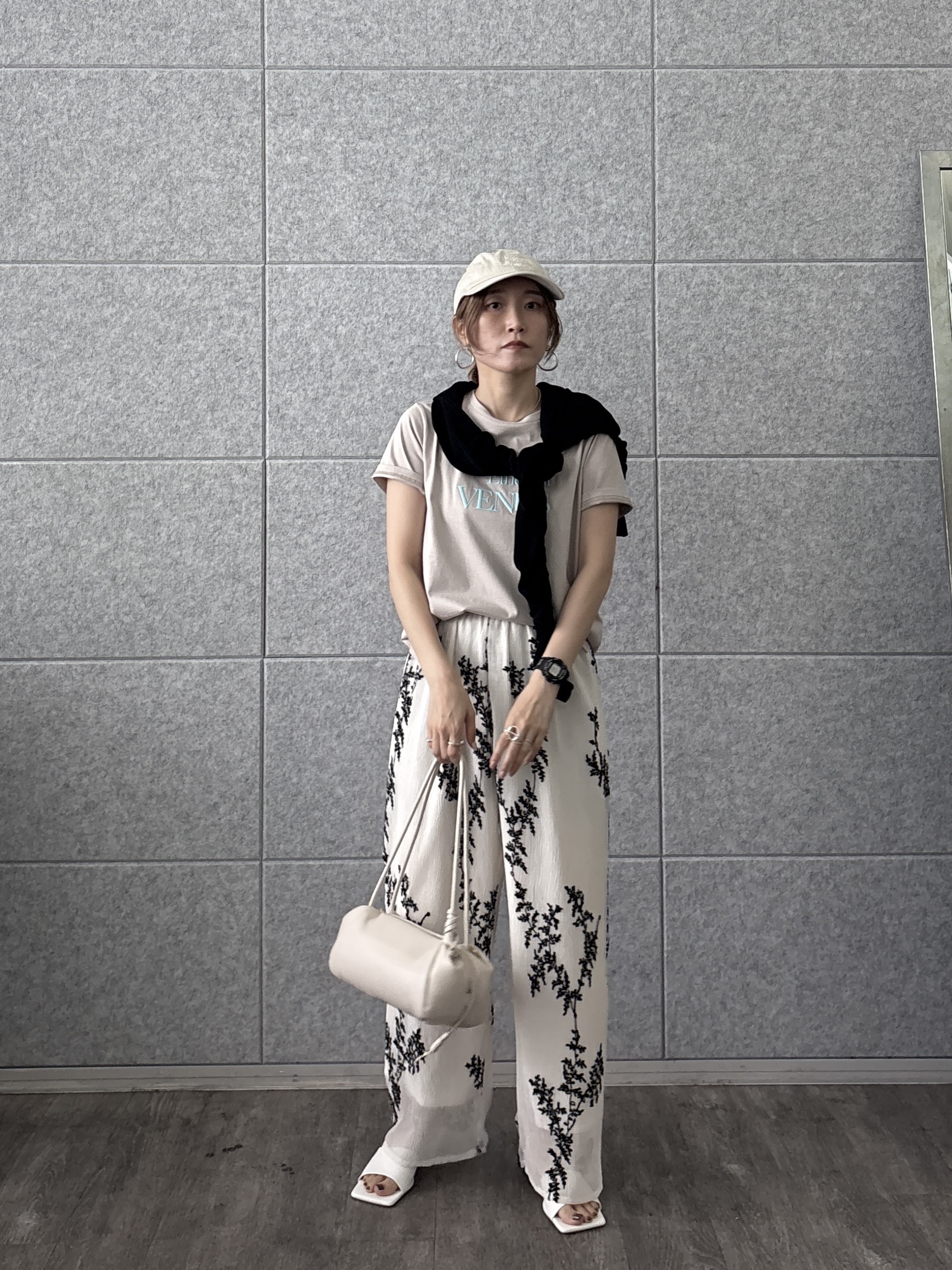 kotakiさんの「INDIVI｜タイポグラフィTシャツ【接触冷感】」を使ったコーディネート