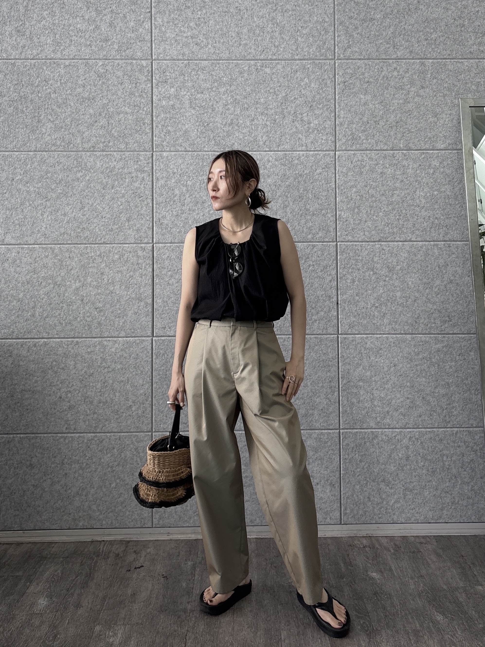 kotakiさんの「INDIVI｜フロントタックチノパン」を使ったコーディネート