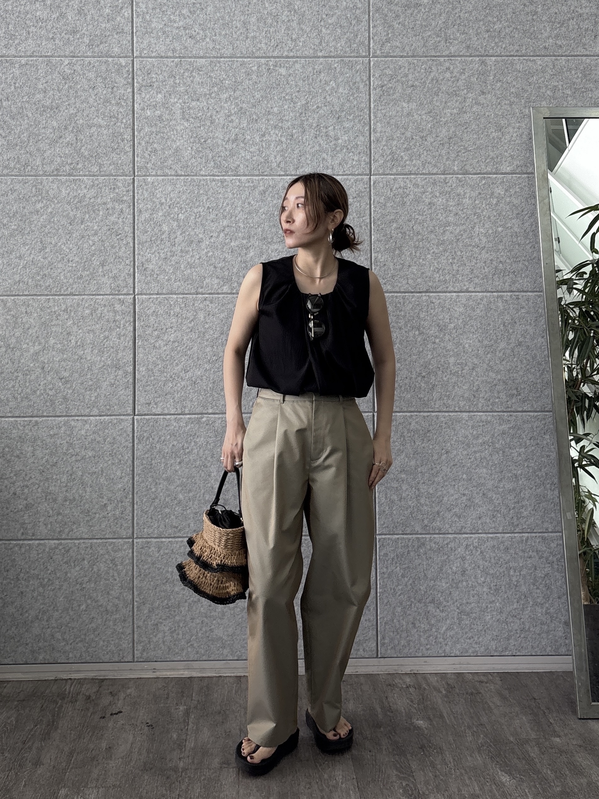 kotakiさんの「INDIVI｜フロントタックチノパン」を使ったコーディネート