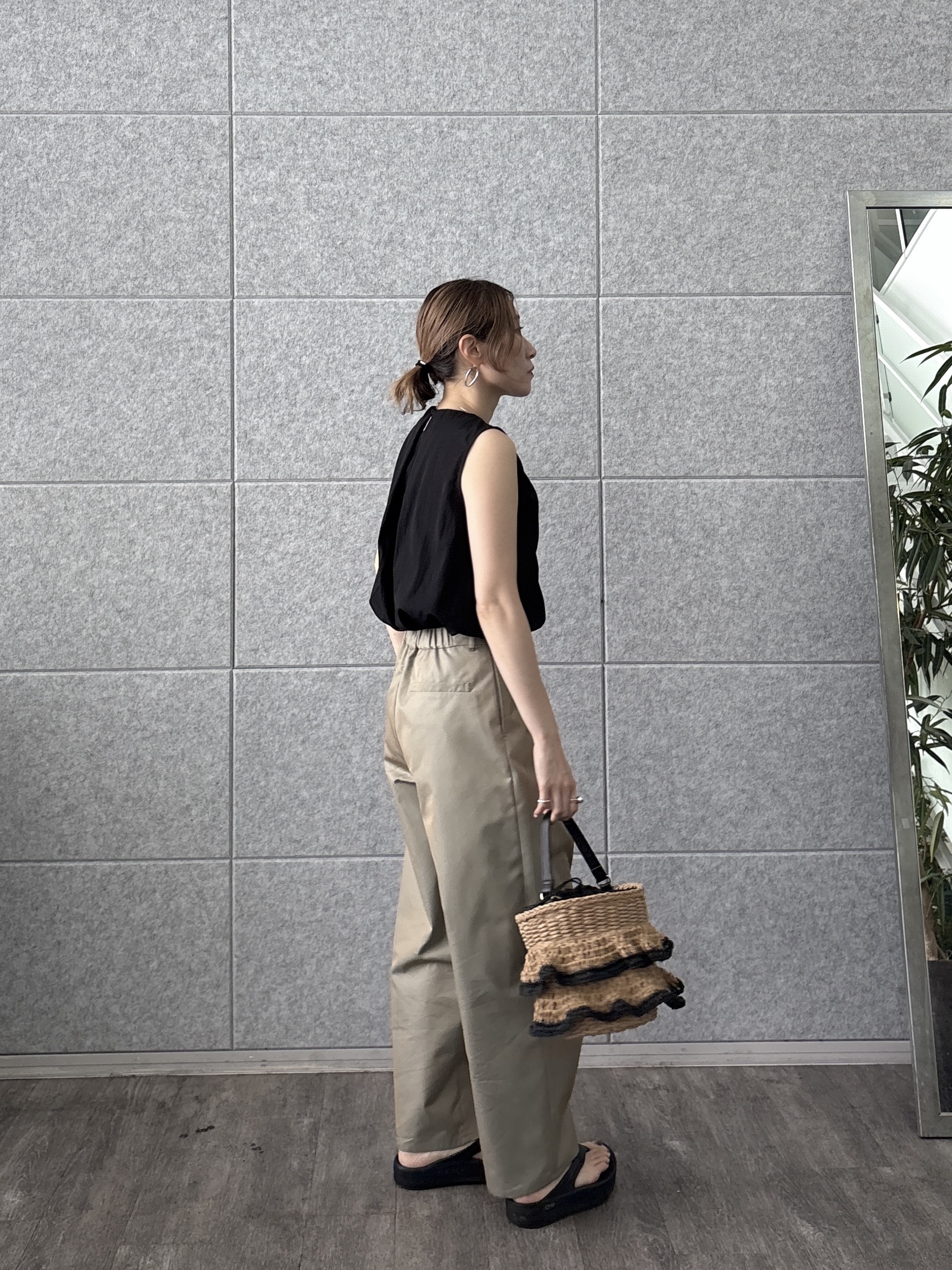 kotakiさんの「INDIVI｜フロントタックチノパン」を使ったコーディネート