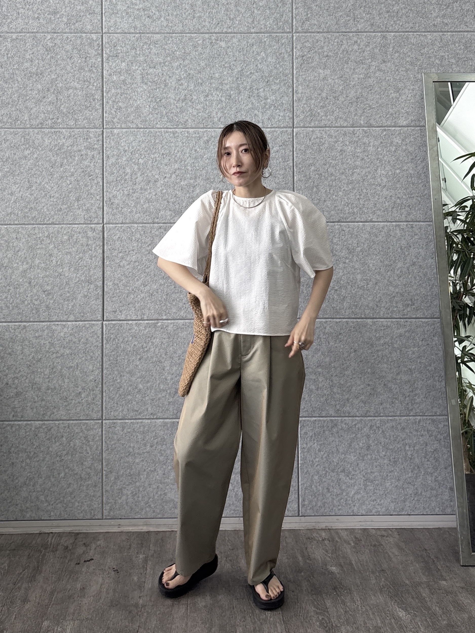 kotakiさんの「INDIVI｜フロントタックチノパン」を使ったコーディネート