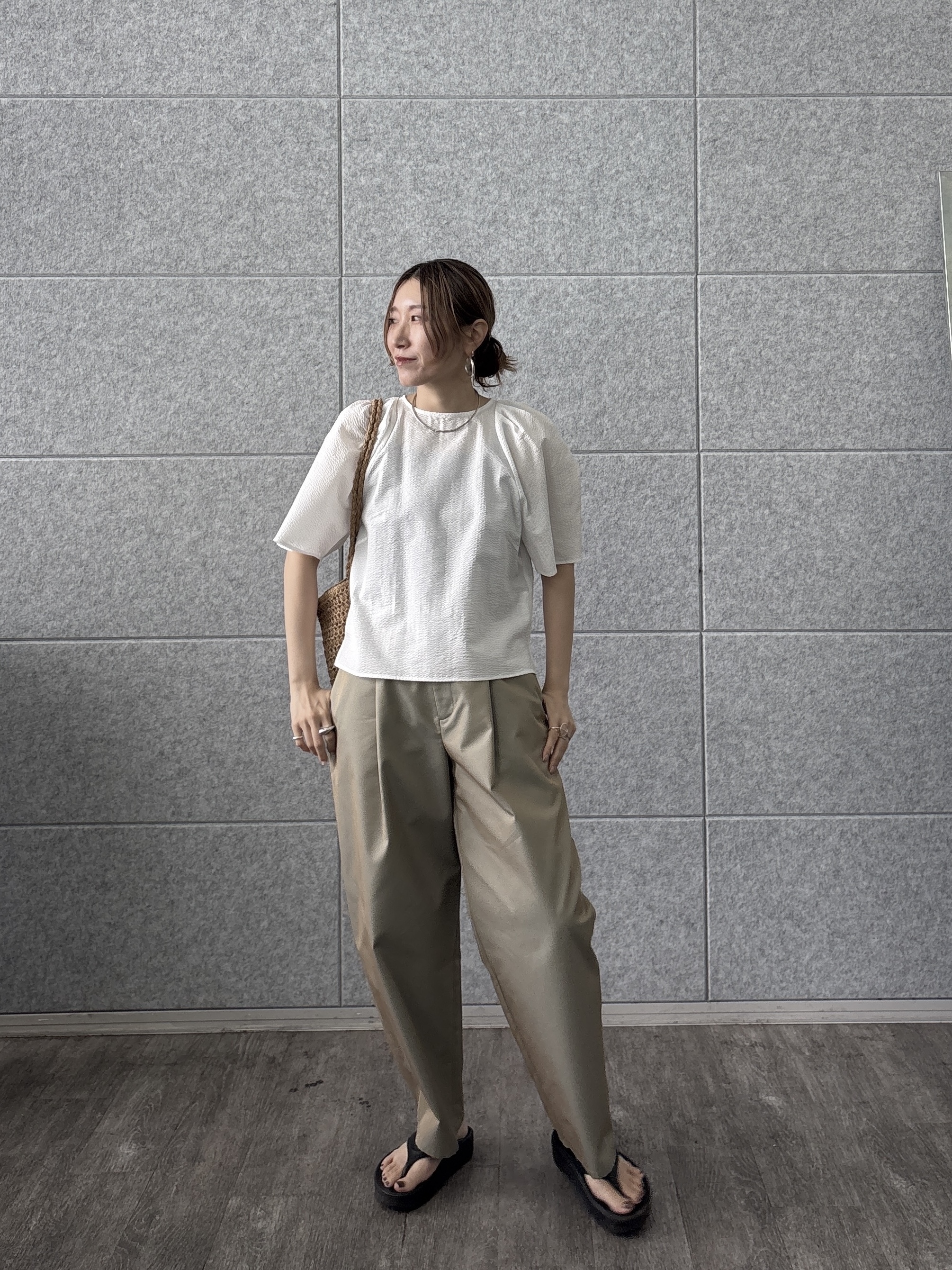 kotakiさんの「INDIVI｜フロントタックチノパン」を使ったコーディネート