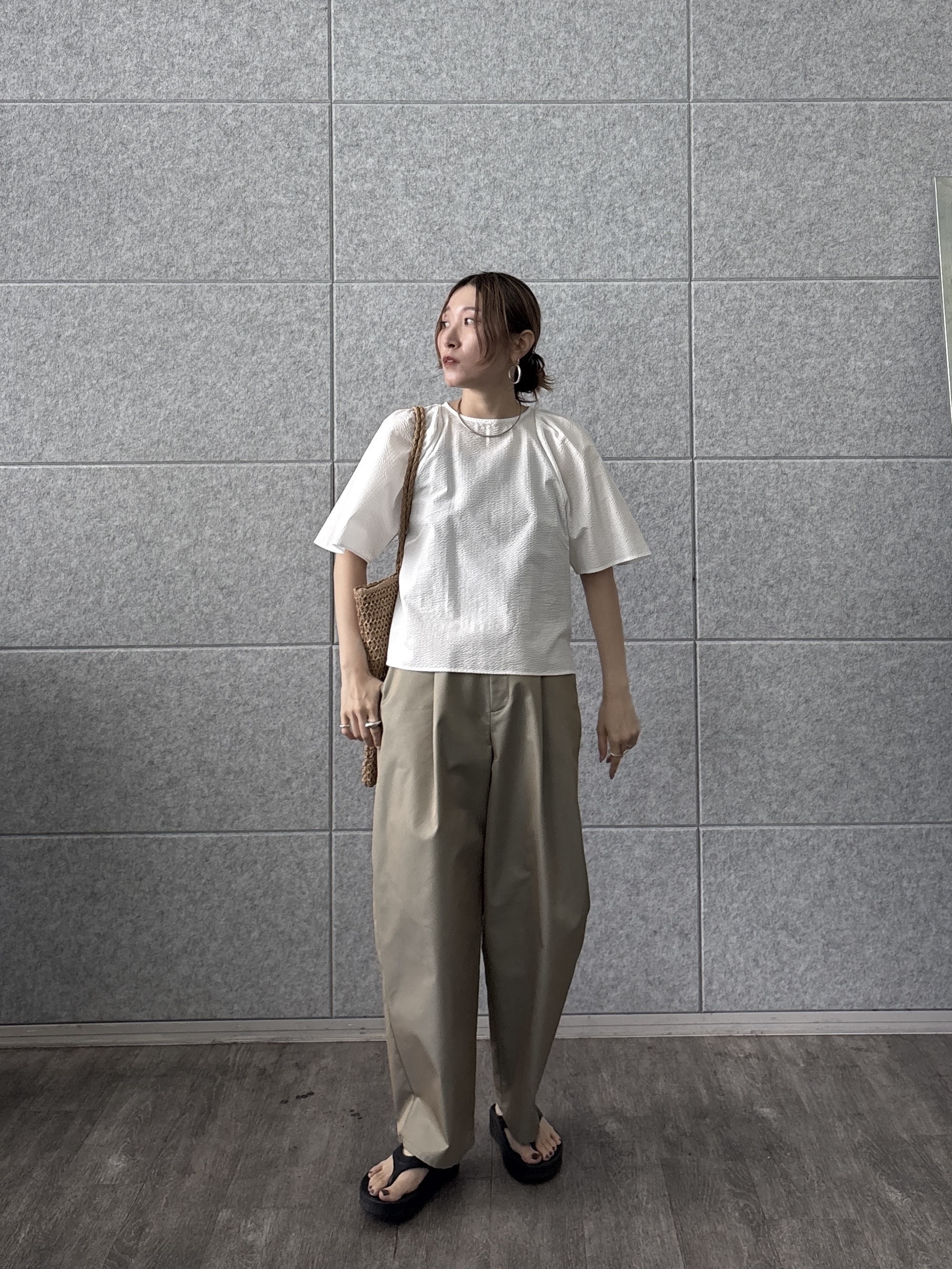kotakiさんの「INDIVI｜フロントタックチノパン」を使ったコーディネート
