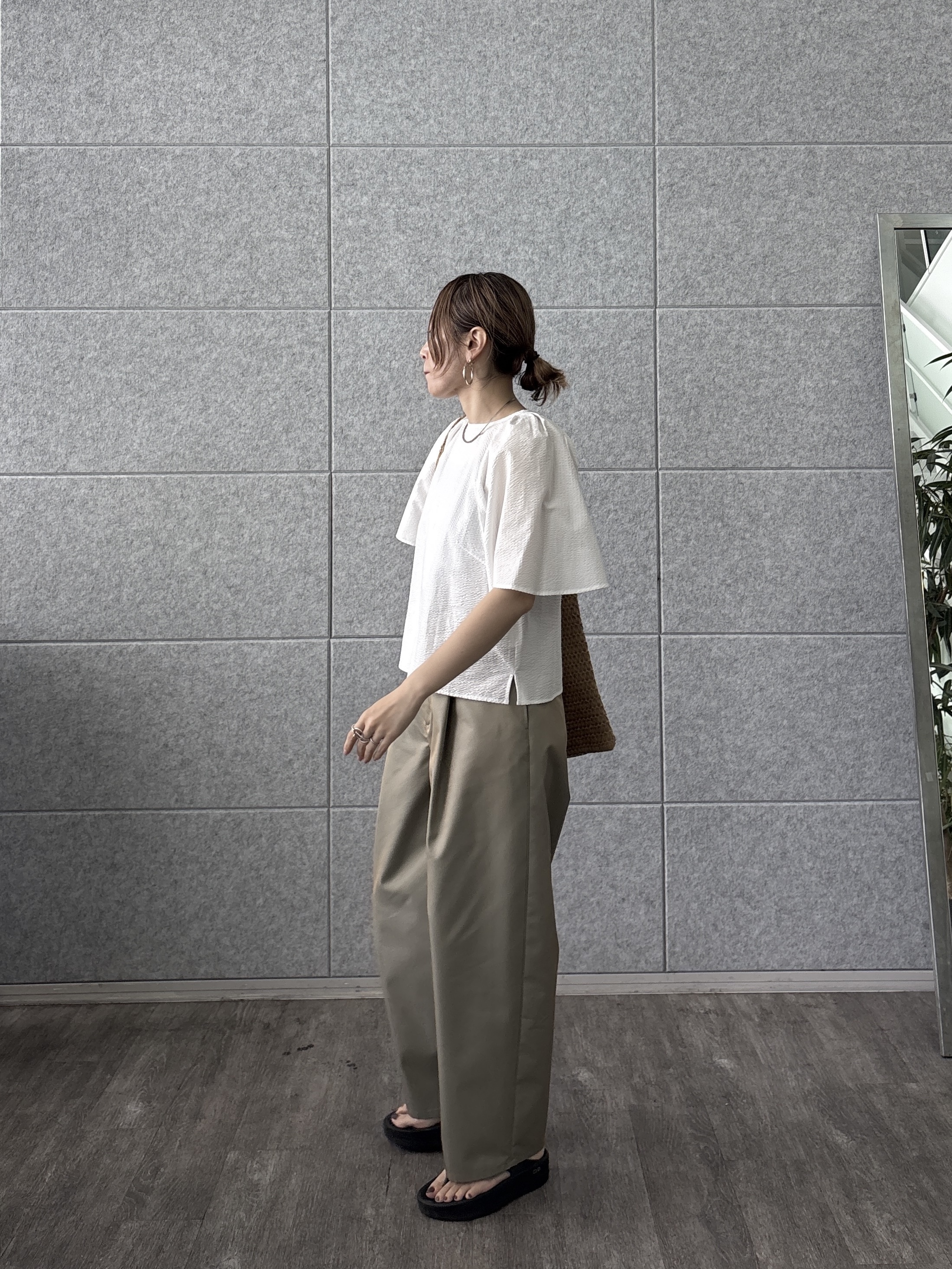kotakiさんの「INDIVI｜フロントタックチノパン」を使ったコーディネート