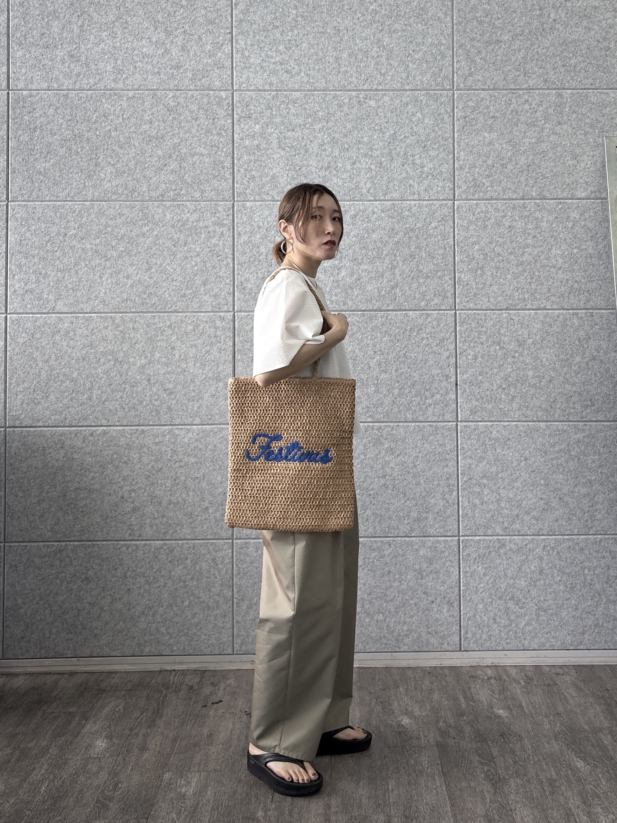 kotakiさんの「INDIVI｜フロントタックチノパン」を使ったコーディネート
