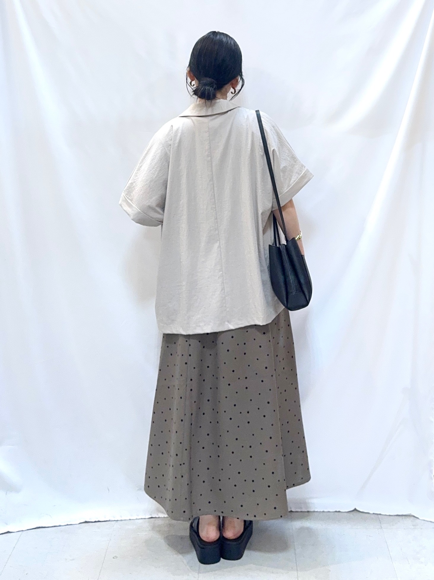 𝐇𝐢𝐫𝐨𝐦𝐢さんの「SHOO･LA･RUE｜【高レビュー/洗濯機可/セットアップ可】軽凛(かろりん) 半袖ジャケット」を使ったコーディネート