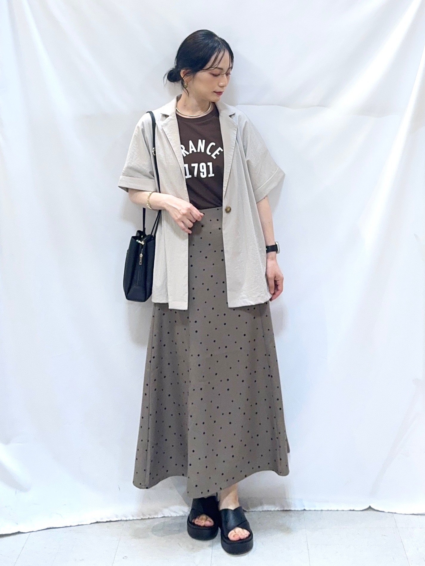 𝐇𝐢𝐫𝐨𝐦𝐢さんの「SHOO･LA･RUE｜【高レビュー/洗濯機可/セットアップ可】軽凛(かろりん) 半袖ジャケット」を使ったコーディネート
