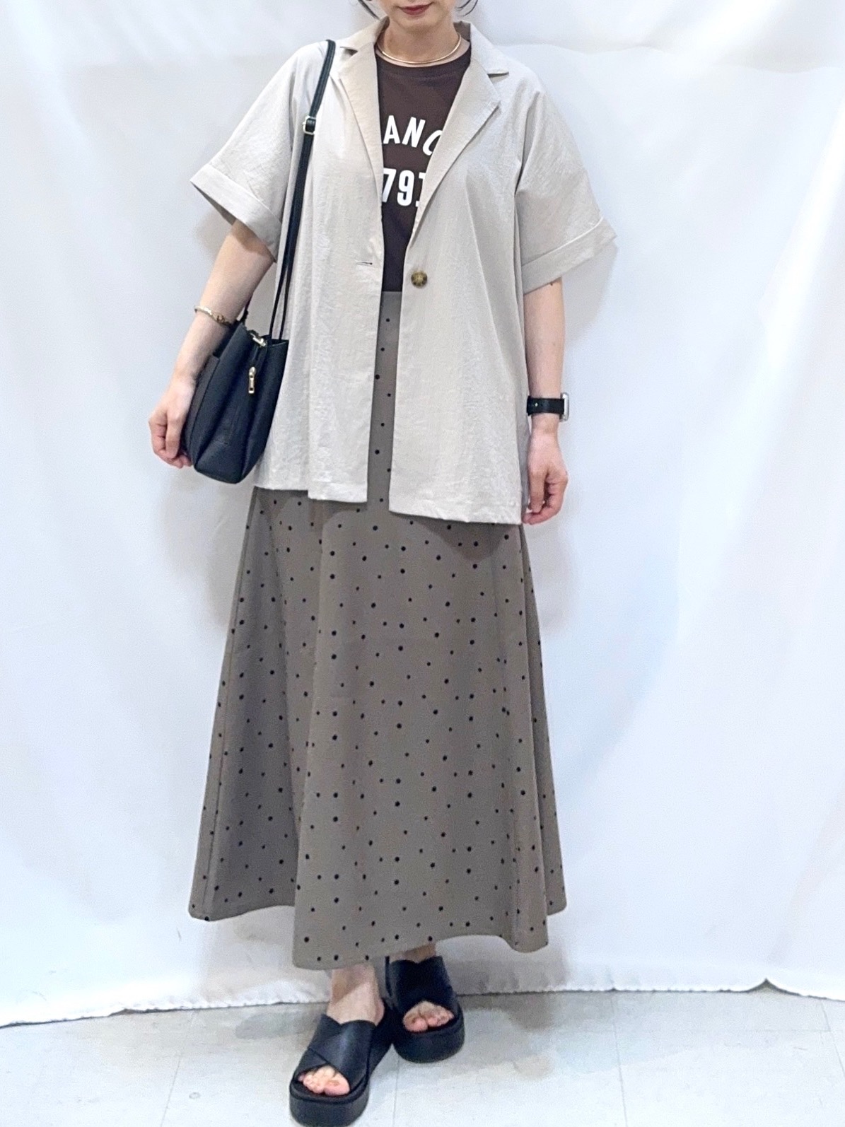 𝐇𝐢𝐫𝐨𝐦𝐢さんの「SHOO･LA･RUE｜【高レビュー/洗濯機可/セットアップ可】軽凛(かろりん) 半袖ジャケット」を使ったコーディネート