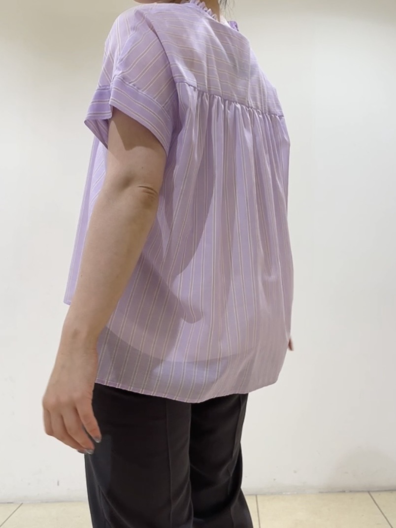 watanabeさんの「UNTITLED｜【洗える／軽やか】フリル衿ギャザーブラウス」を使ったコーディネート