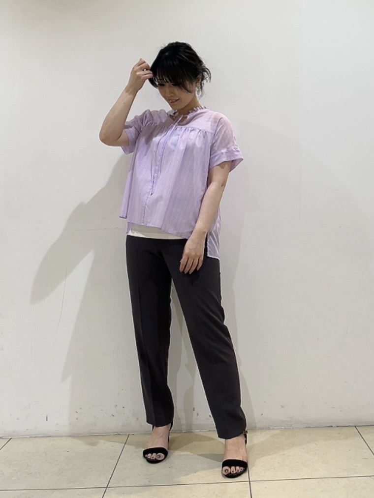 watanabeさんの「UNTITLED｜【洗える／軽やか】フリル衿ギャザーブラウス」を使ったコーディネート