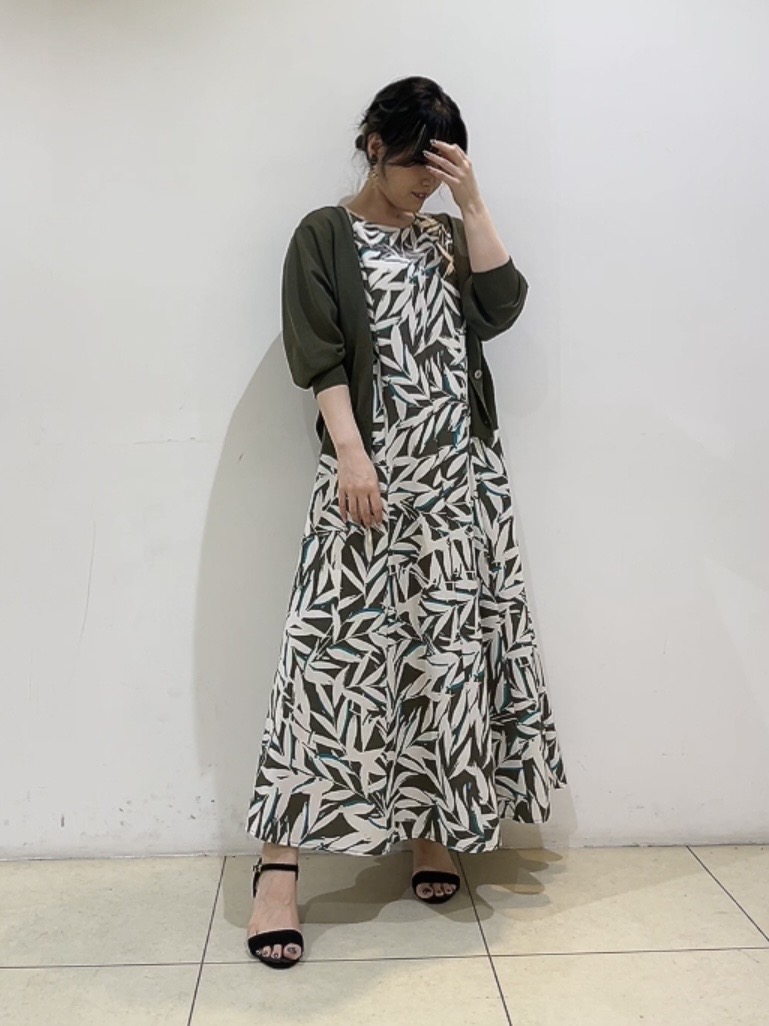 watanabeさんの「UNTITLED｜【アンサンブル可/シアー】リネンエステルカーディガン」を使ったコーディネート