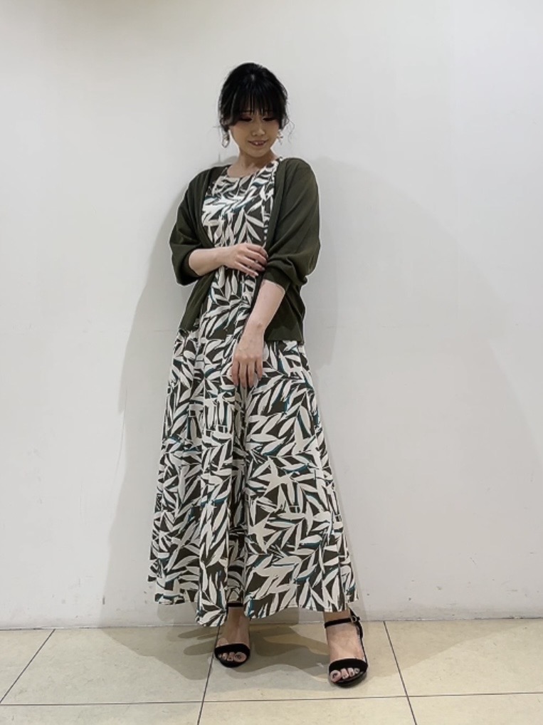 watanabeさんの「UNTITLED｜【アンサンブル可/シアー】リネンエステルカーディガン」を使ったコーディネート