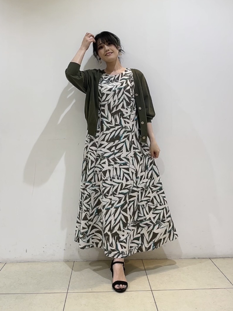 watanabeさんの「UNTITLED｜【アンサンブル可/シアー】リネンエステルカーディガン」を使ったコーディネート