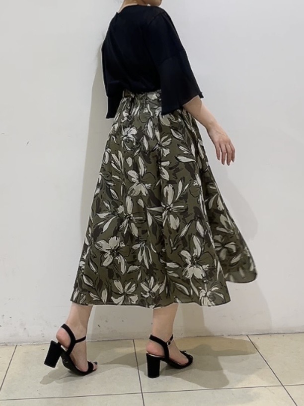 watanabeさんの「UNTITLED｜【洗える/華奢見え】袖シアープルオーバー」を使ったコーディネート