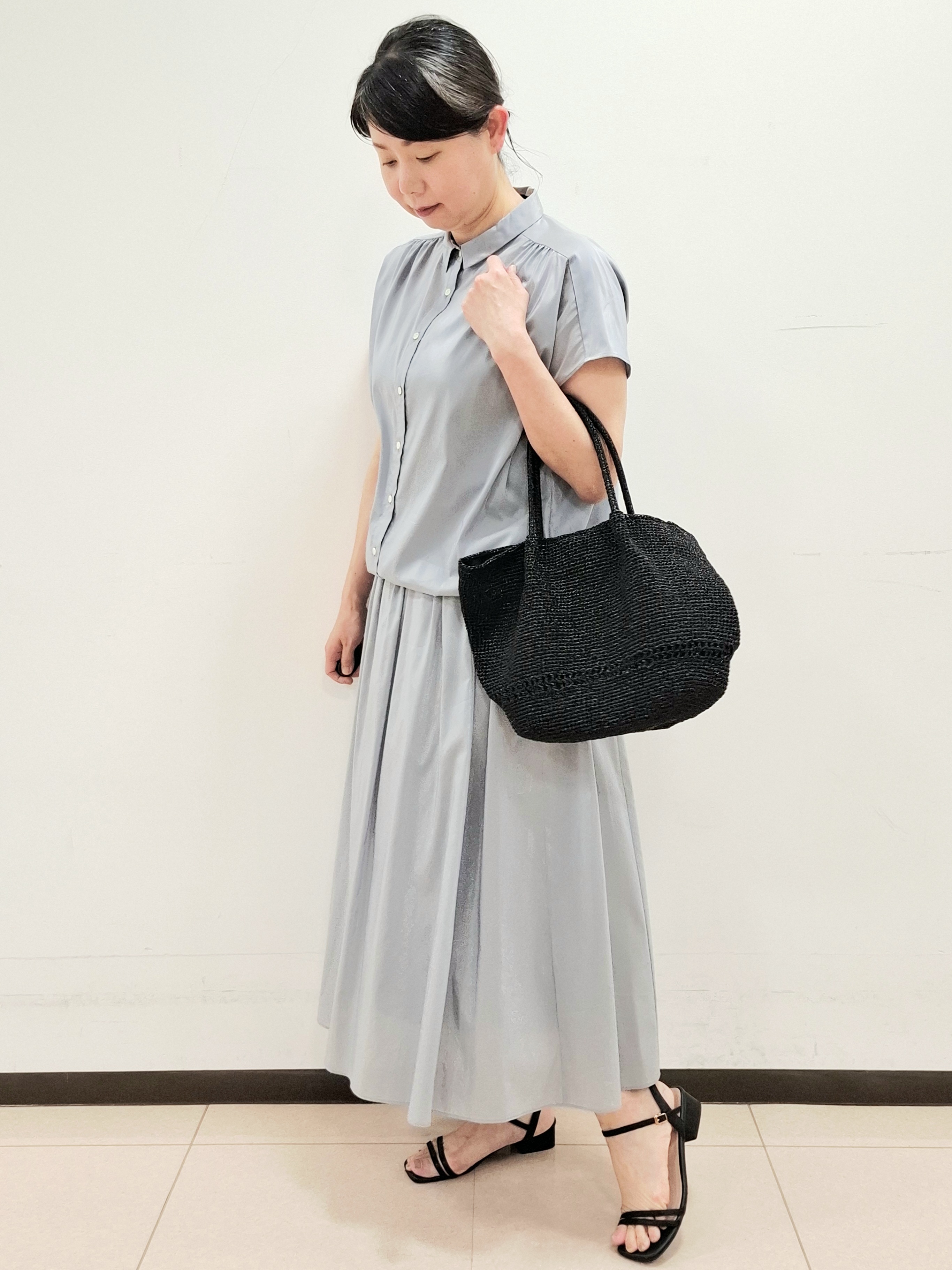 ねぎさんの「UNTITLED｜【セットアップ可/軽量/清涼感】ローンギャザーブラウス」を使ったコーディネート