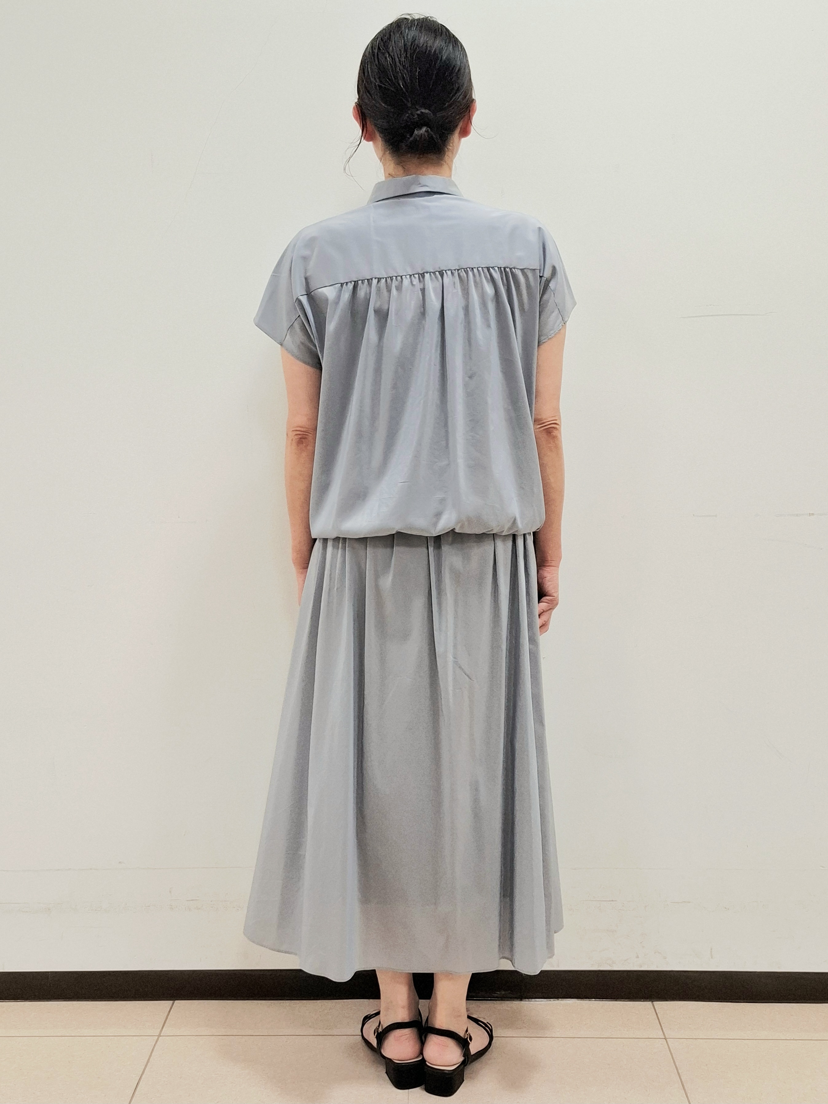 ねぎさんの「UNTITLED｜【セットアップ可/軽量/清涼感】ローンギャザーブラウス」を使ったコーディネート
