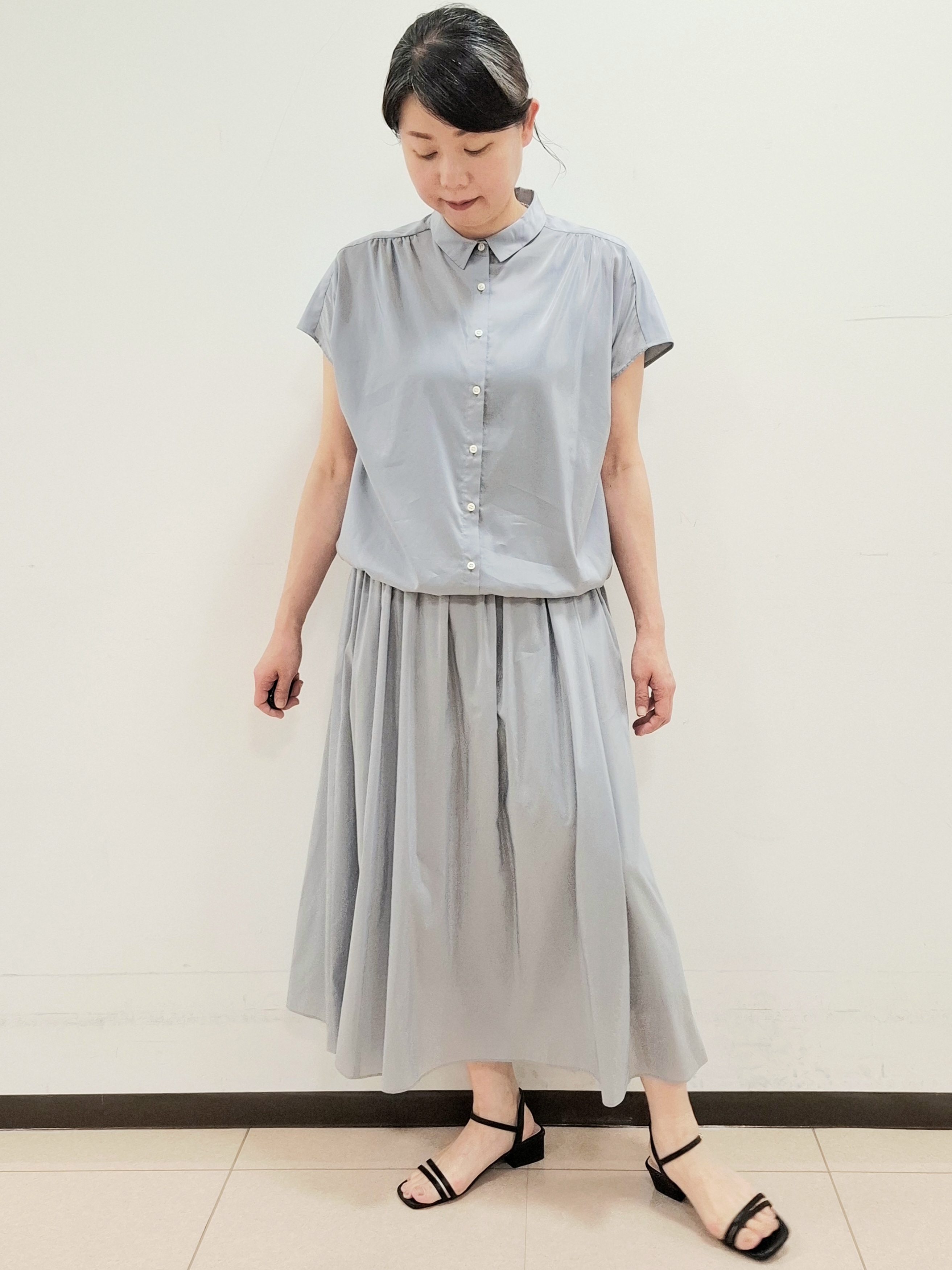 ねぎさんの「UNTITLED｜【セットアップ可/軽量/清涼感】ローンギャザーブラウス」を使ったコーディネート