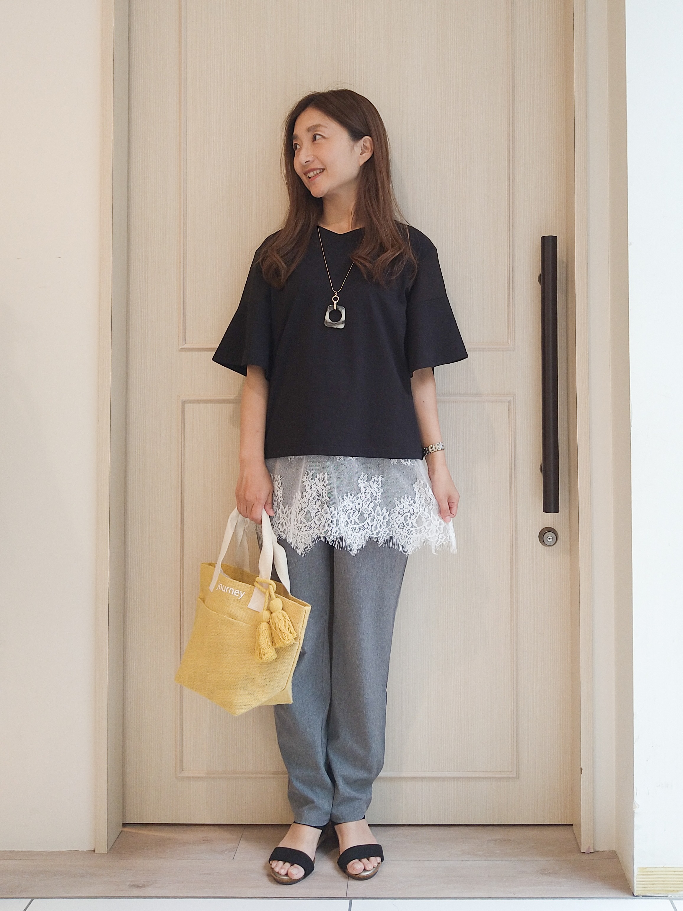 mi-saさんの「SHOO･LA･RUE｜【S-LL/洗濯機可/体型カバー】フレアスリーブで二の腕を自然に隠せる 浅VネックTシャツ」を使ったコーディネート
