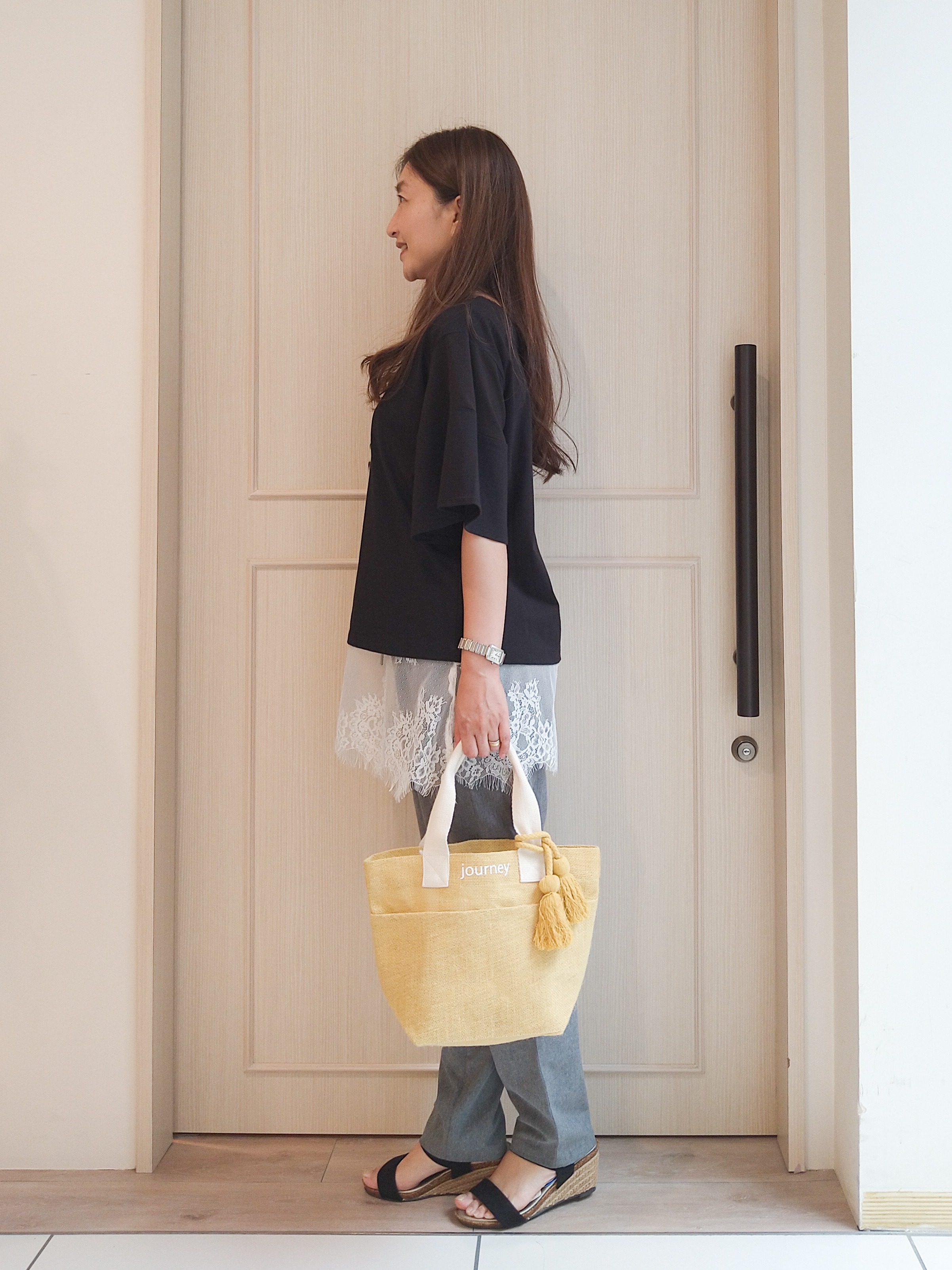 mi-saさんの「SHOO･LA･RUE｜【S-LL/洗濯機可/体型カバー】フレアスリーブで二の腕を自然に隠せる 浅VネックTシャツ」を使ったコーディネート