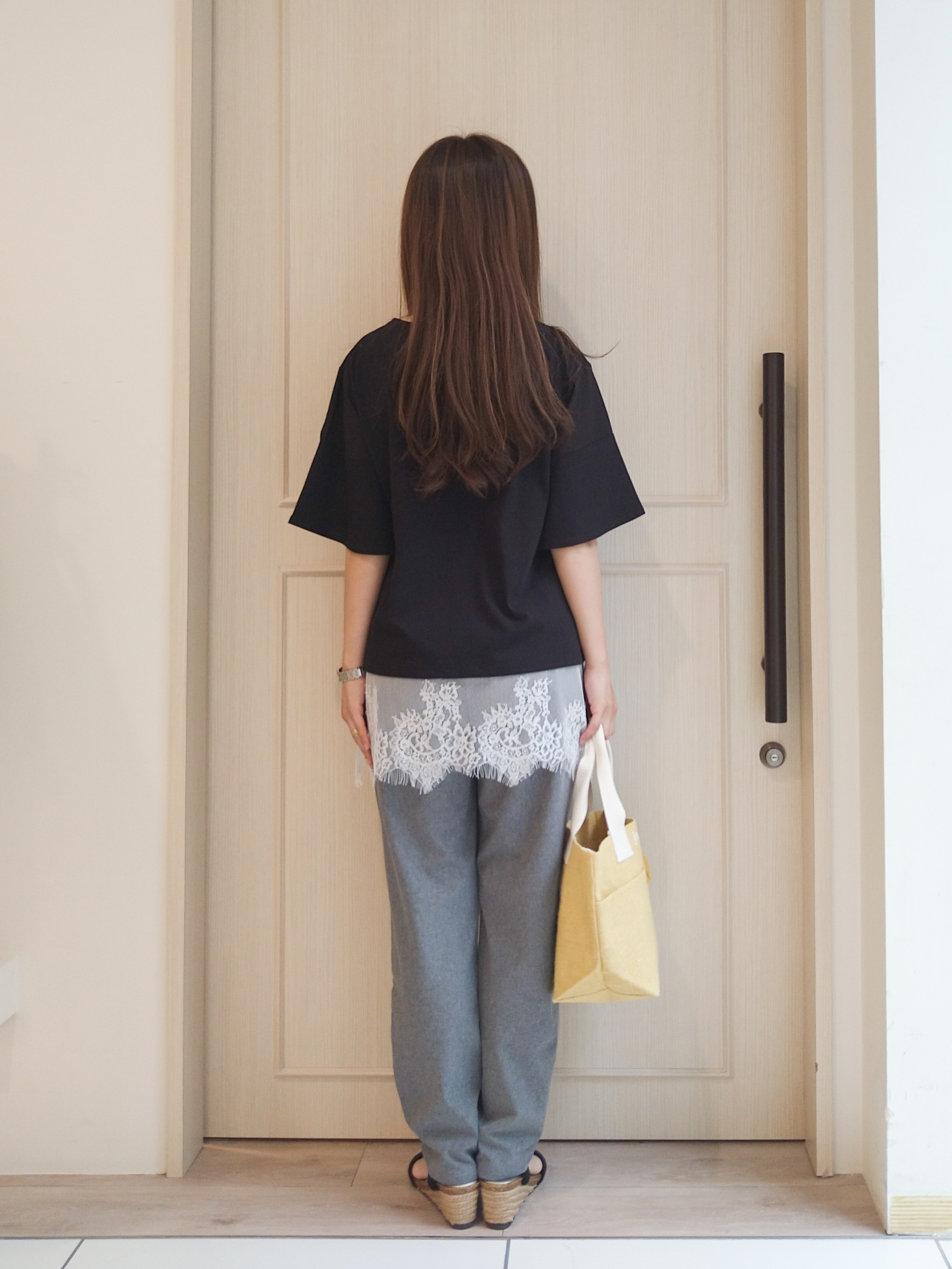 mi-saさんの「SHOO･LA･RUE｜【S-LL/洗濯機可/体型カバー】フレアスリーブで二の腕を自然に隠せる 浅VネックTシャツ」を使ったコーディネート