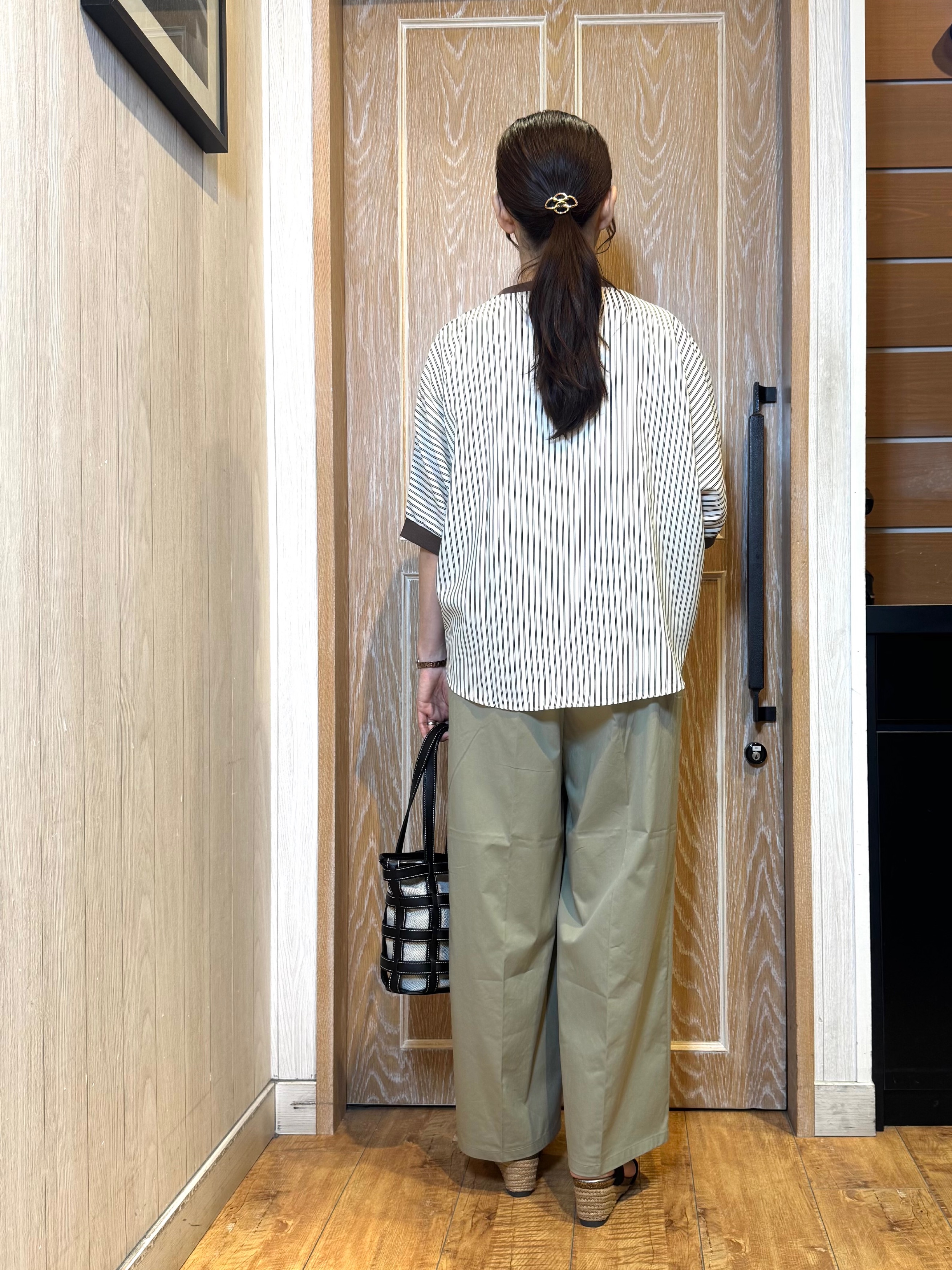 KAORIさんの「SHOO･LA･RUE｜【体型カバー/洗濯機可】二の腕隠れる 前後切替ドルマンTシャツ」を使ったコーディネート