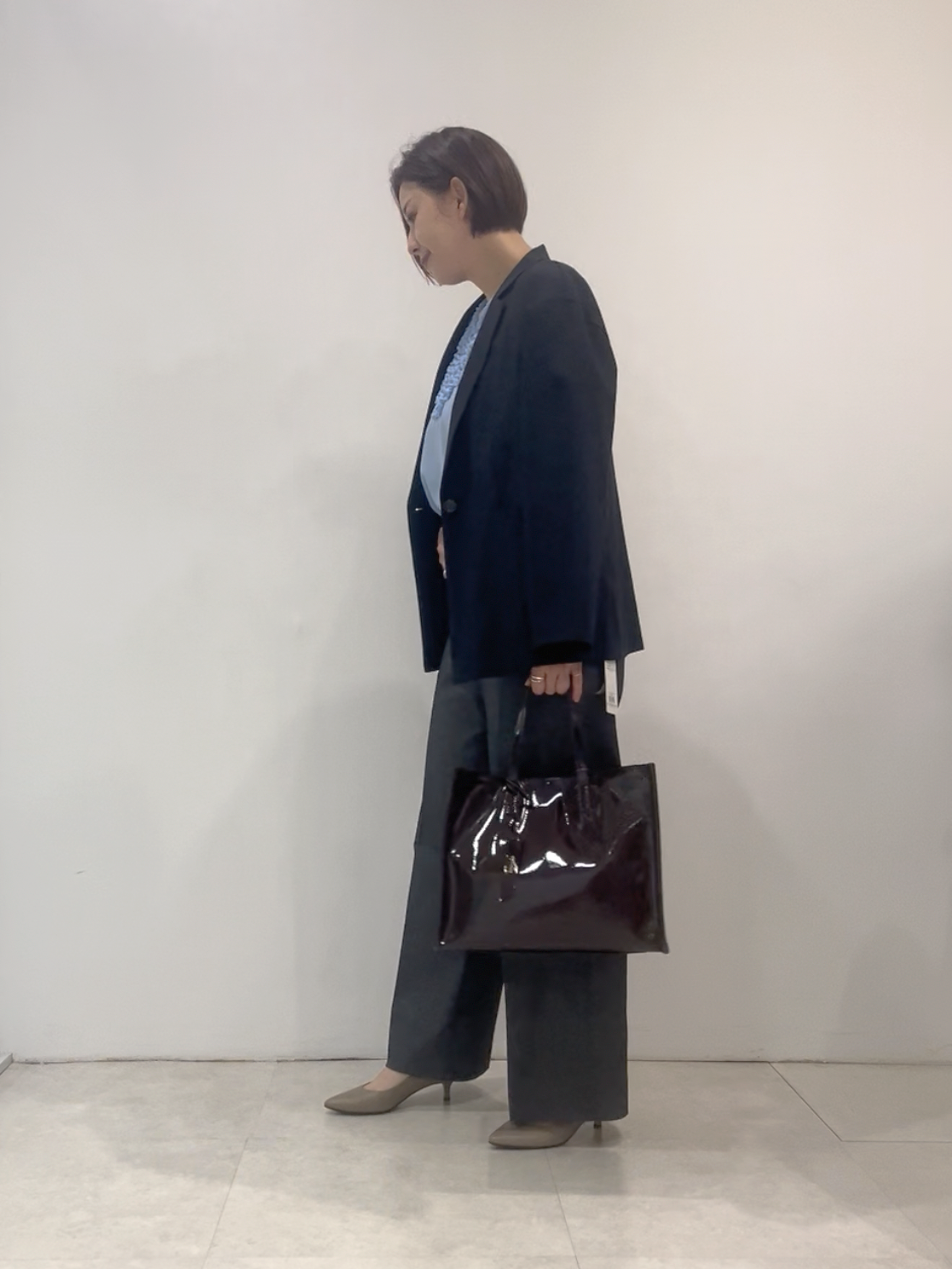 まどかさんの「UNTITLED｜【接触冷感/通気性/洗える】Vネックフリルブラウス」を使ったコーディネート