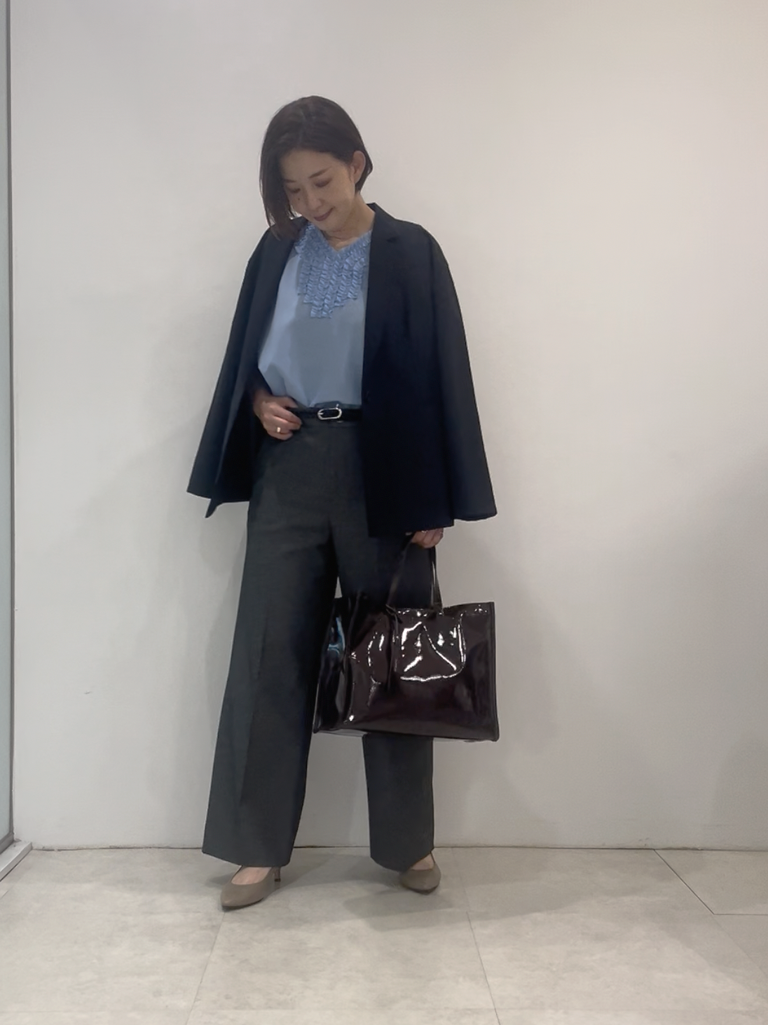 まどかさんの「UNTITLED｜【接触冷感/通気性/洗える】Vネックフリルブラウス」を使ったコーディネート
