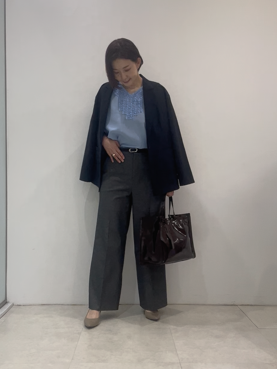 まどかさんの「UNTITLED｜【接触冷感/通気性/洗える】Vネックフリルブラウス」を使ったコーディネート