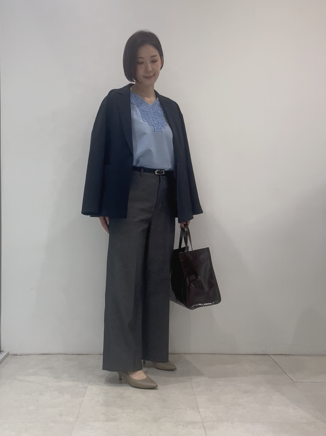まどかさんの「UNTITLED｜【接触冷感/通気性/洗える】Vネックフリルブラウス」を使ったコーディネート