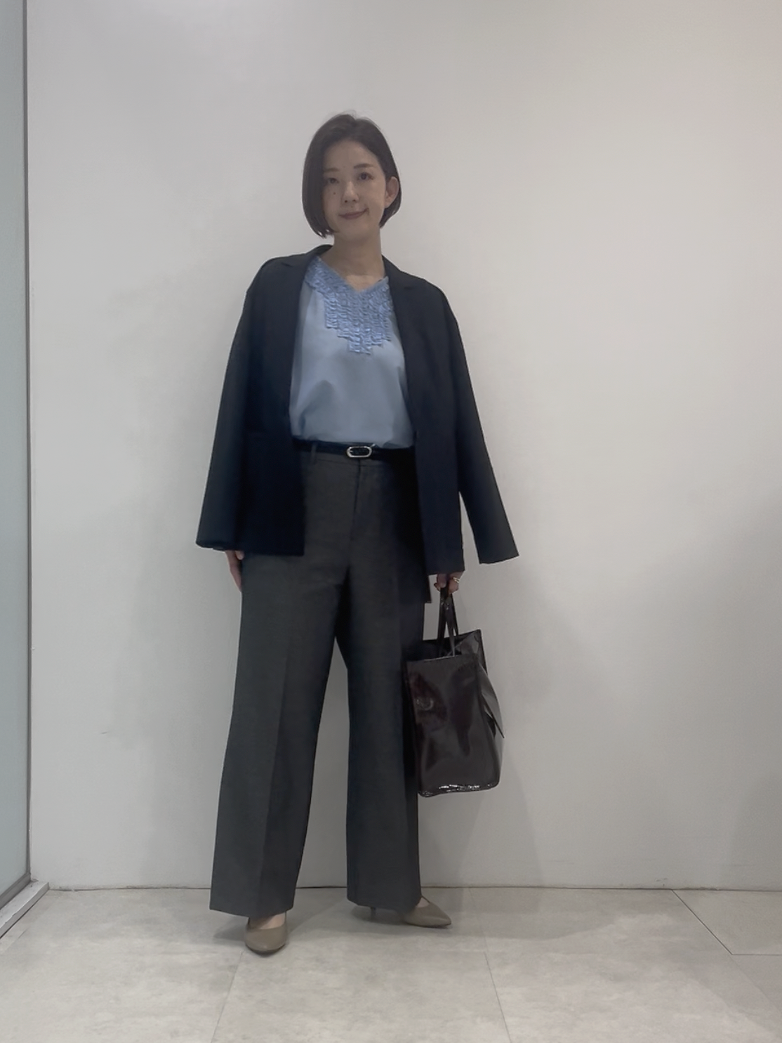 まどかさんの「UNTITLED｜【接触冷感/通気性/洗える】Vネックフリルブラウス」を使ったコーディネート