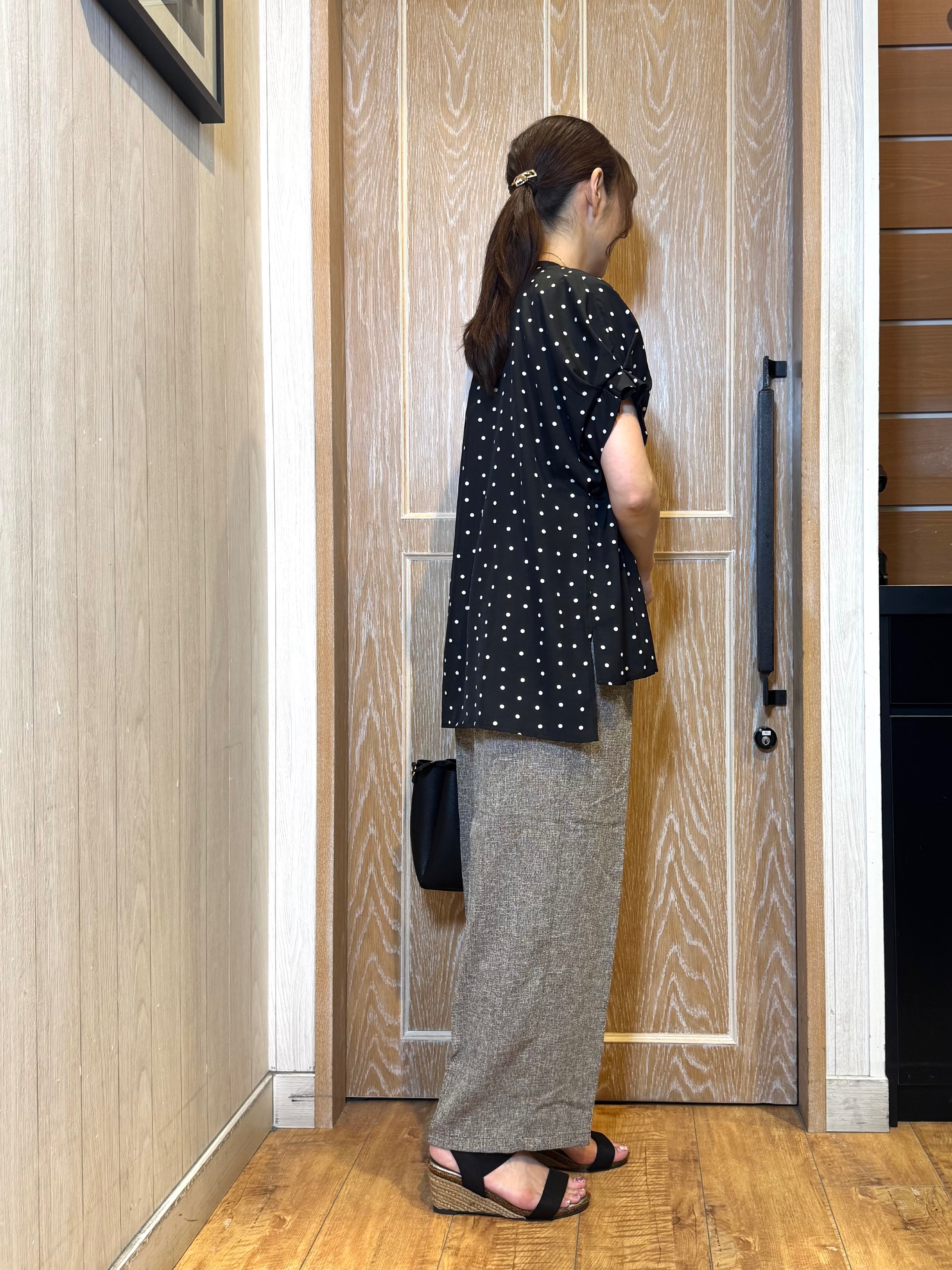 KAORIさんの「SHOO･LA･RUE｜【洗濯機可／洗濯後しわになりにくい】大人の甘さをプラスする ドット柄袖タックブラウス」を使ったコーディネート