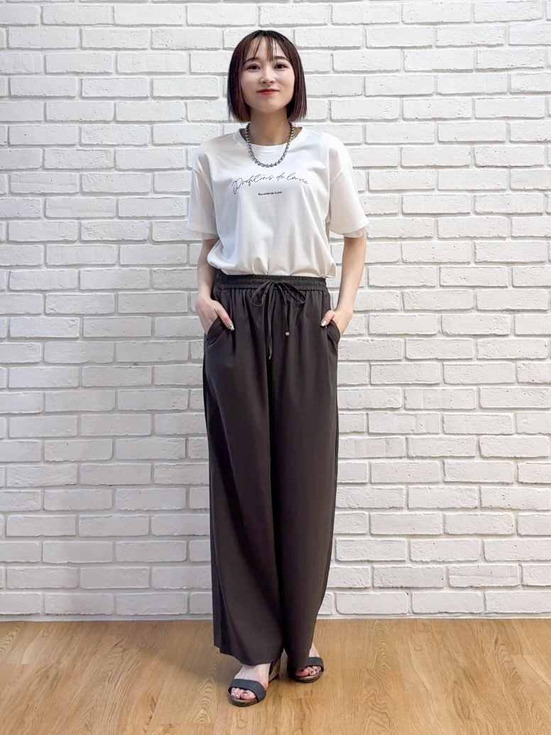 𝐜𝐡𝐢𝐤𝐚さんの「SHOO･LA･RUE｜【洗濯機可/体型カバー】羽織るだけで雰囲気変わる 柄アソート ポンチョ風シアーシャツ」を使ったコーディネート