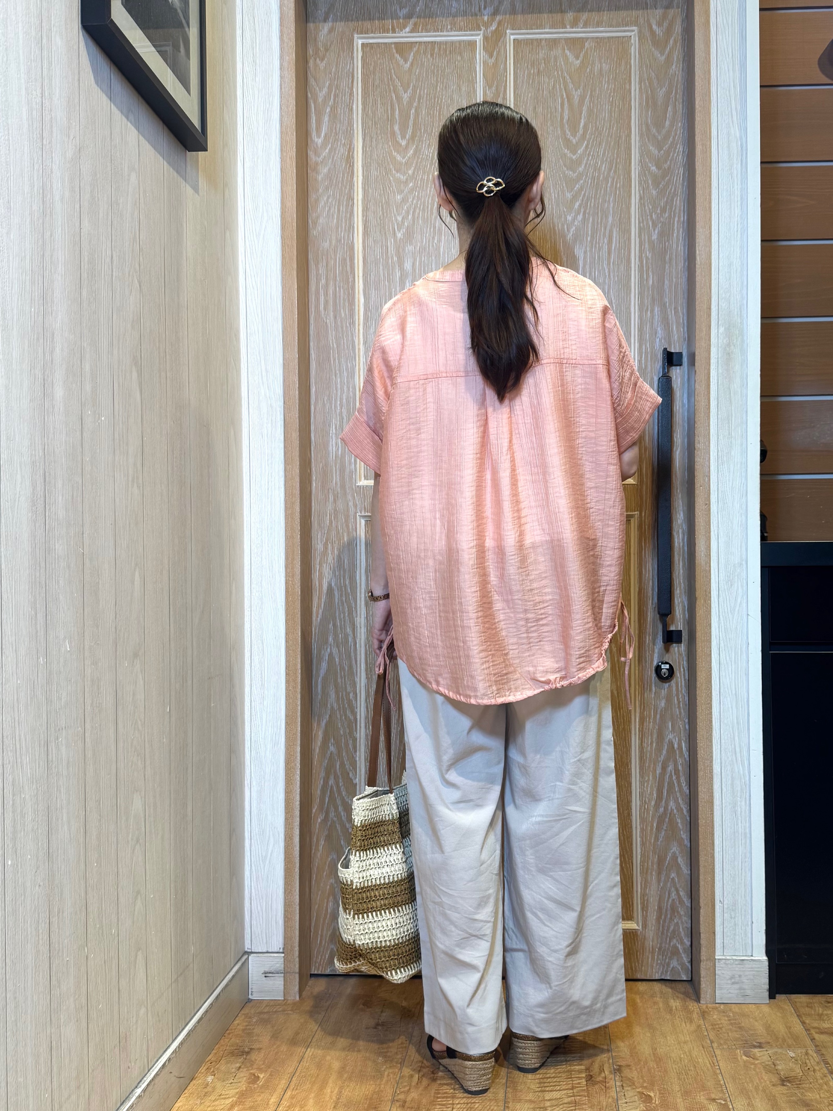 KAORIさんの「SHOO･LA･RUE｜【高レビュー/体型カバー】インせず着られる スキッパー裾リボンブラウス」を使ったコーディネート