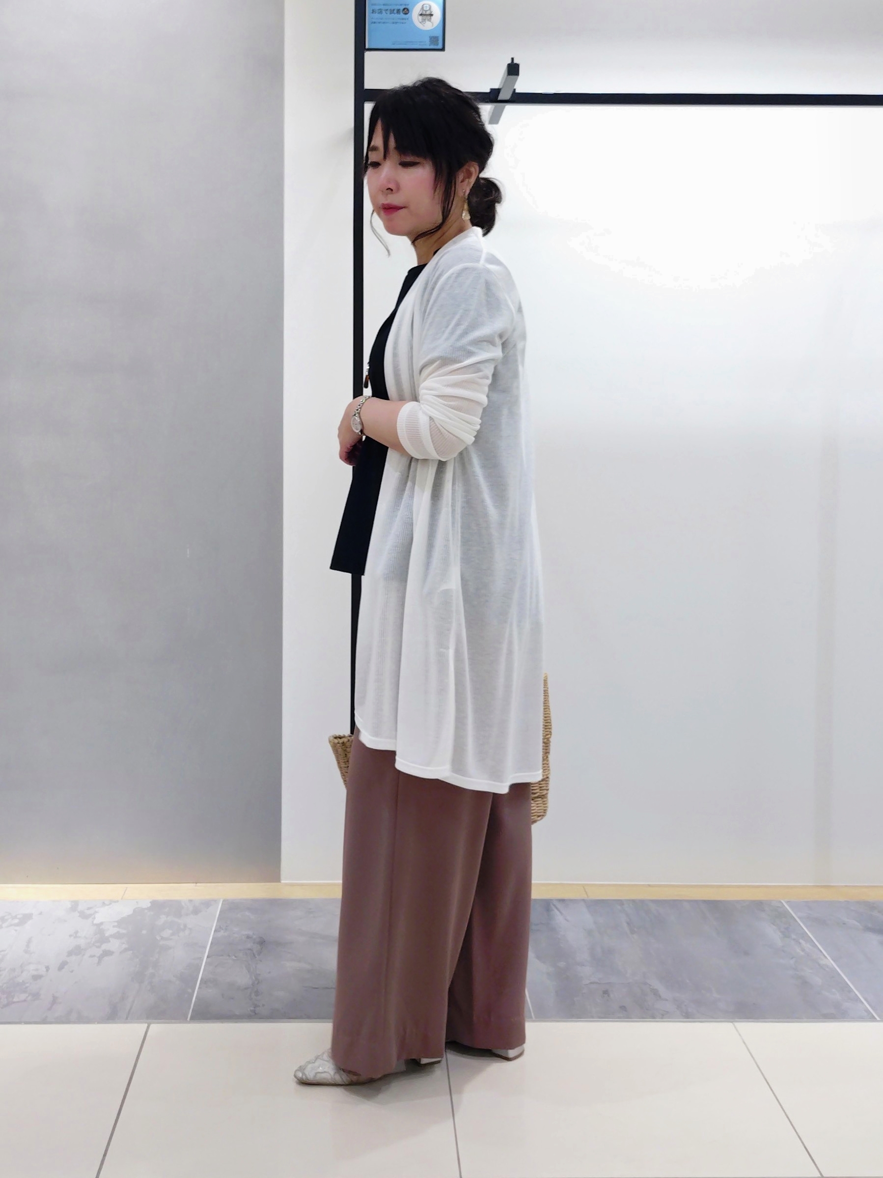 TOMOMIさんの「INDIVI｜【接触冷感／透湿／着る日傘】イージーワイドパンツ」を使ったコーディネート