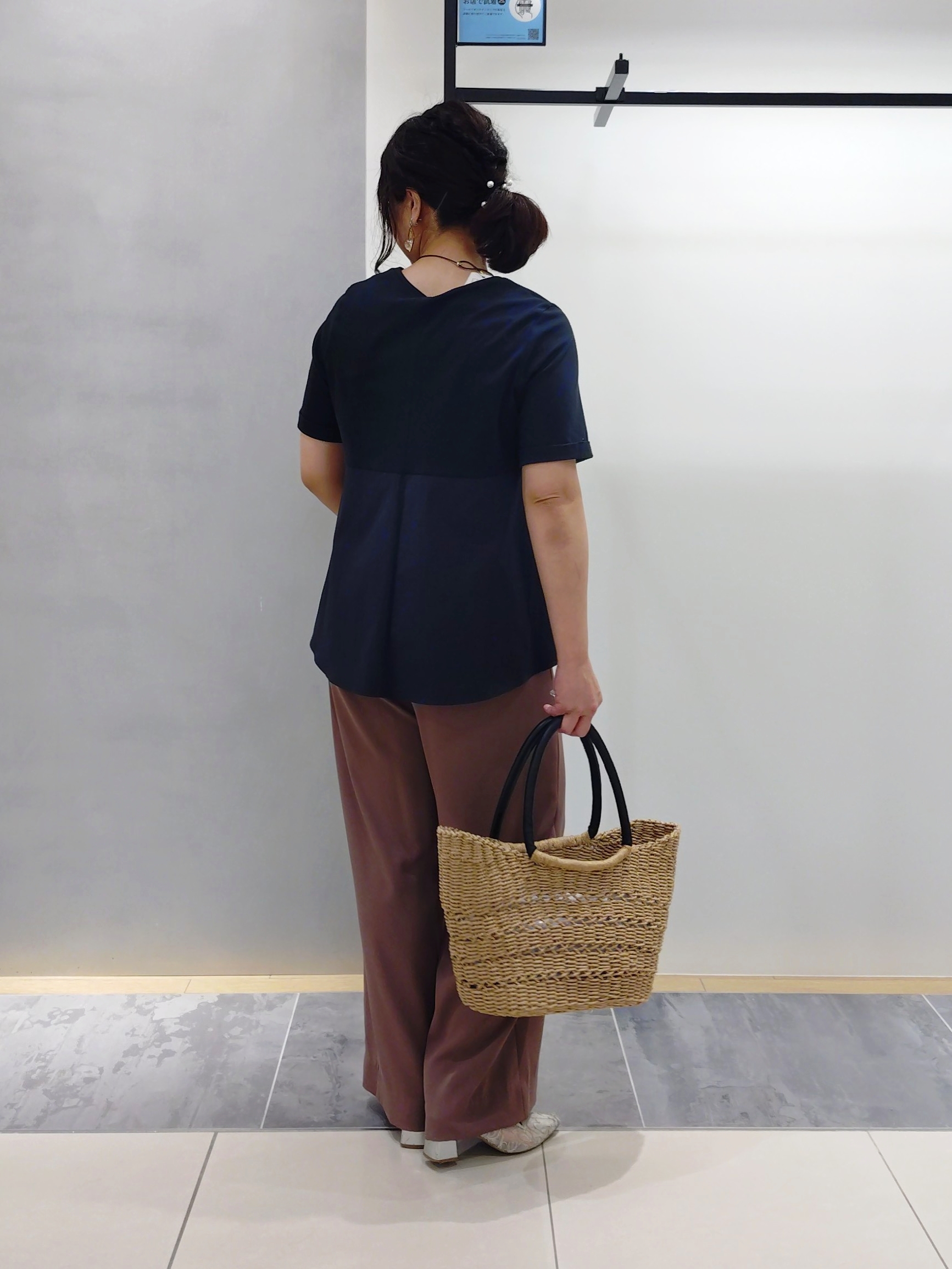 TOMOMIさんの「INDIVI｜【接触冷感／透湿／着る日傘】イージーワイドパンツ」を使ったコーディネート