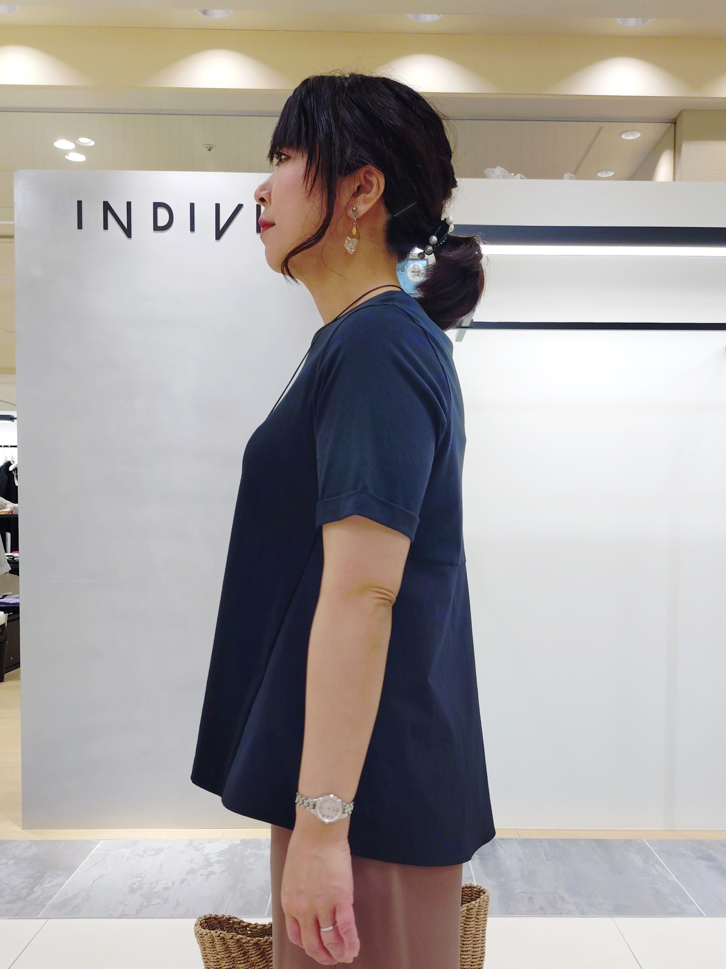TOMOMIさんの「INDIVI｜【接触冷感／透湿／着る日傘】イージーワイドパンツ」を使ったコーディネート