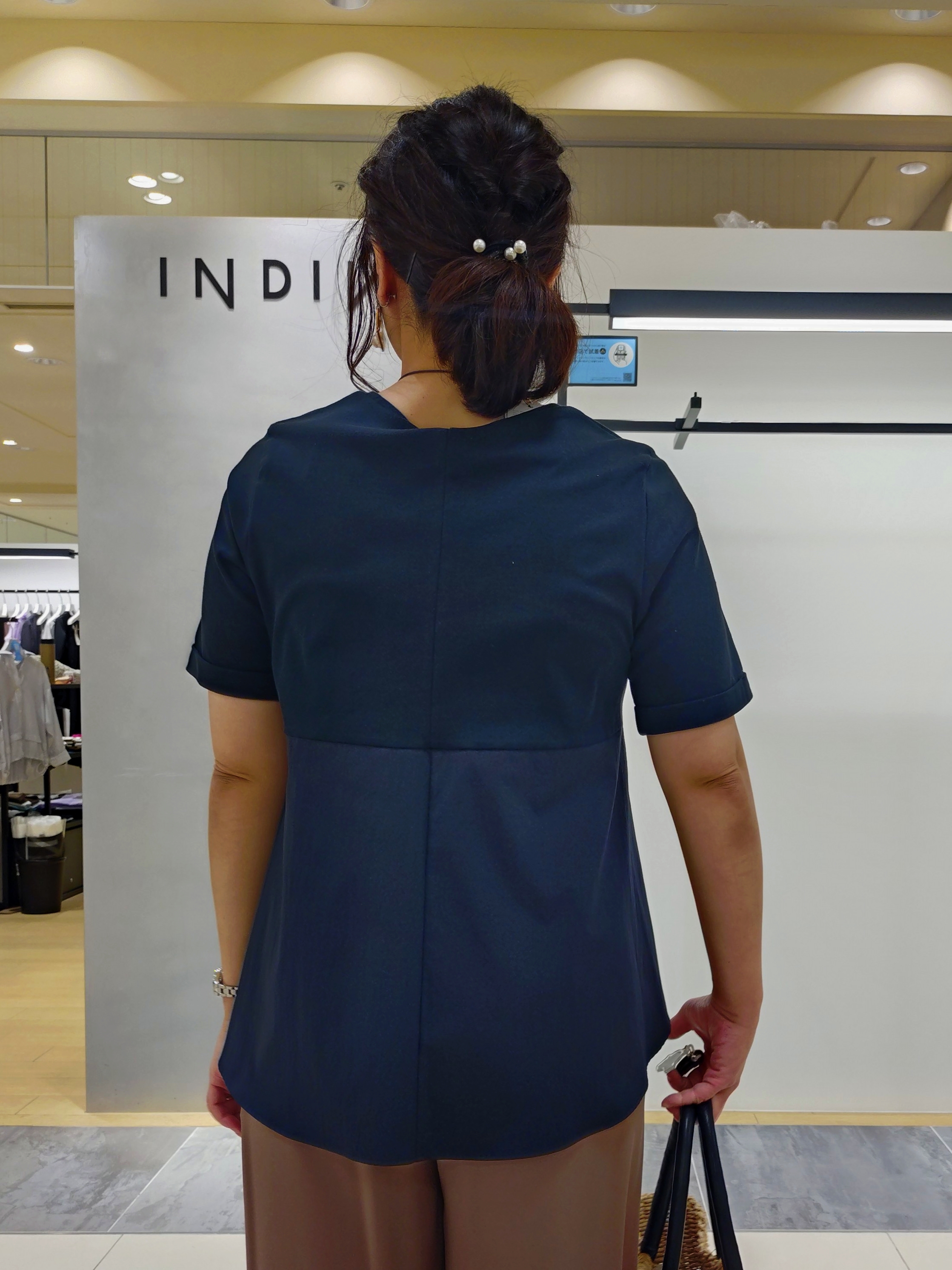 TOMOMIさんの「INDIVI｜【接触冷感／透湿／着る日傘】イージーワイドパンツ」を使ったコーディネート