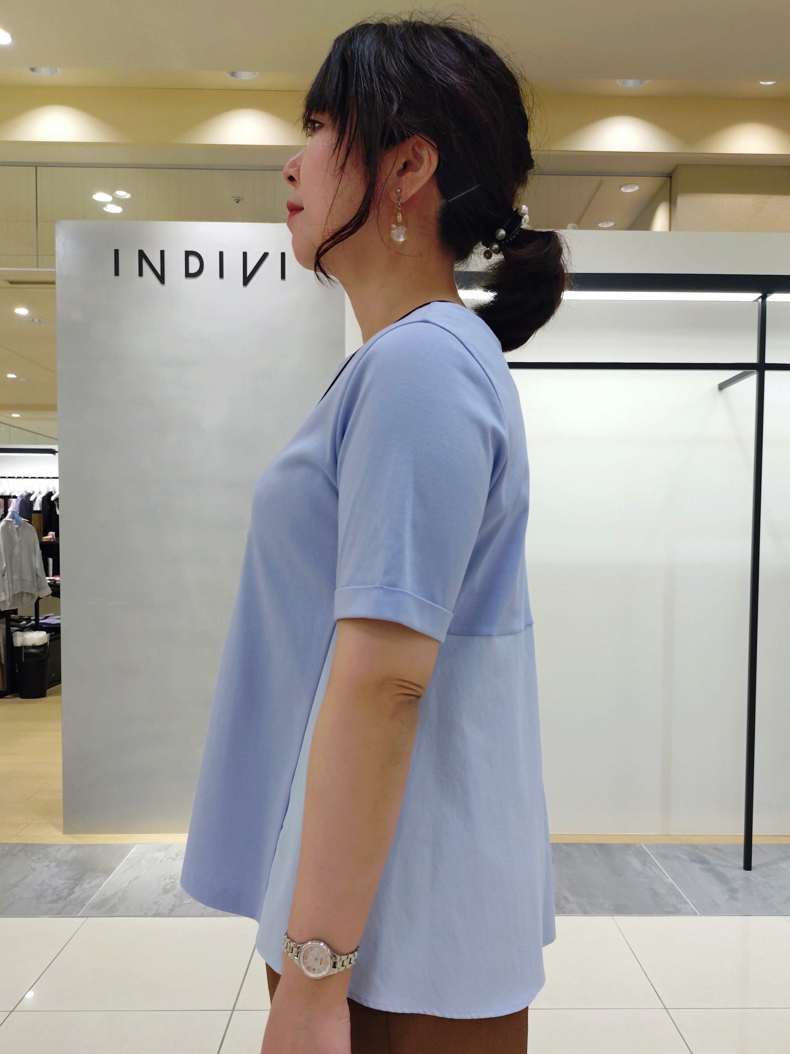 TOMOMIさんの「INDIVI｜【洗える／メッシュ素材／SETUP可能】半袖シアージャケット」を使ったコーディネート