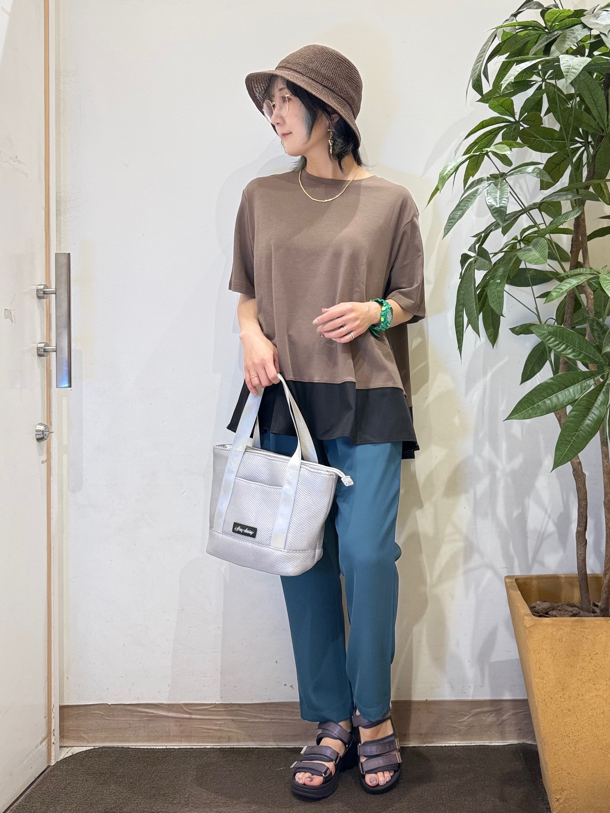 misakiさんの「SHOO･LA･RUE｜【UV/抗菌防臭/洗濯機可】体型カバーも叶う 裾切り替えAライントップス」を使ったコーディネート