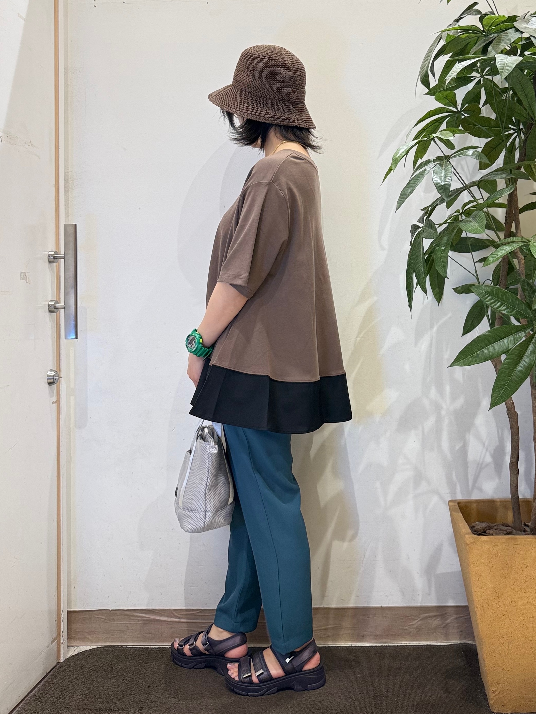 misakiさんの「SHOO･LA･RUE｜【UV/抗菌防臭/洗濯機可】体型カバーも叶う 裾切り替えAライントップス」を使ったコーディネート