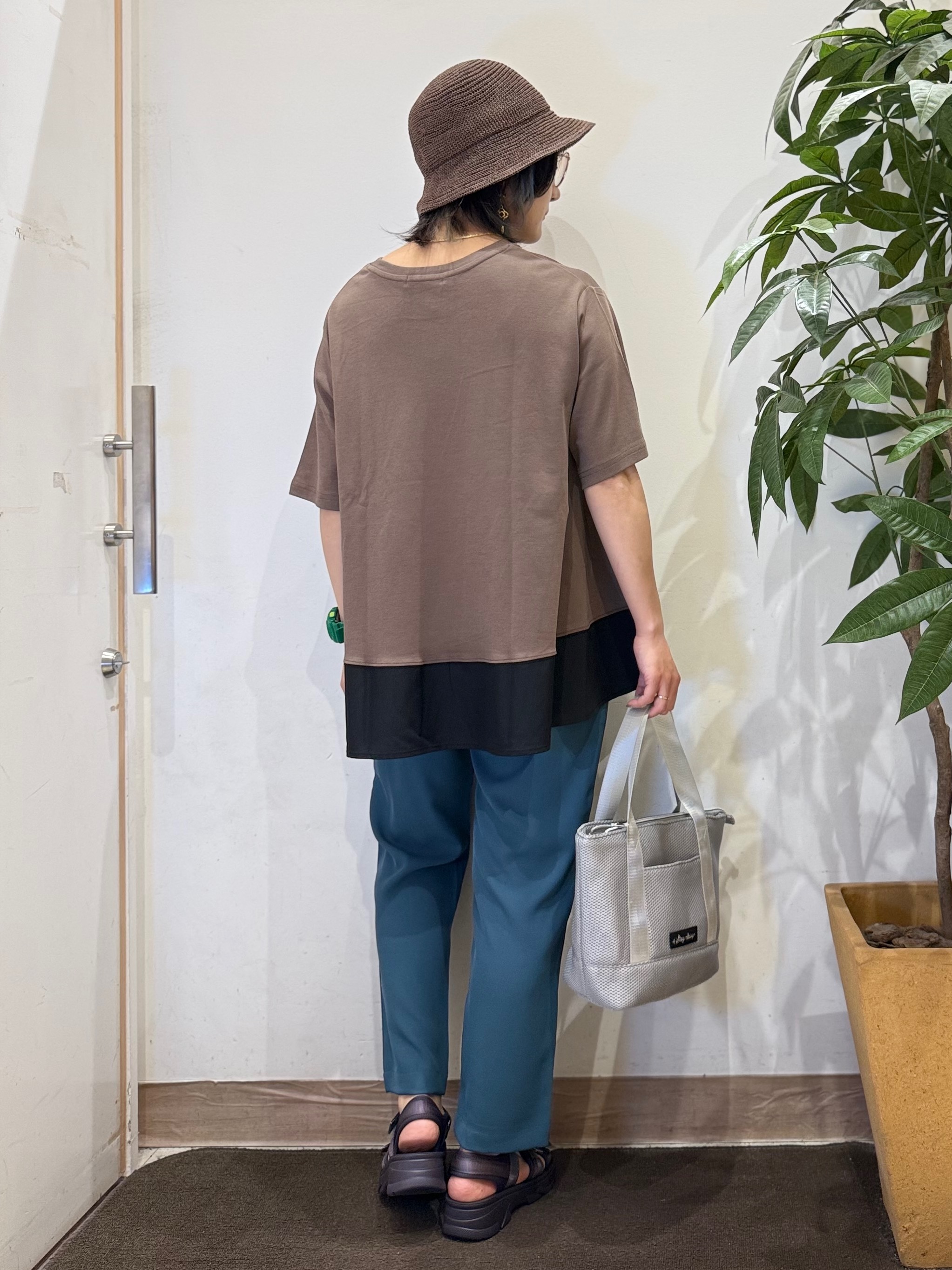 misakiさんの「SHOO･LA･RUE｜【UV/抗菌防臭/洗濯機可】体型カバーも叶う 裾切り替えAライントップス」を使ったコーディネート