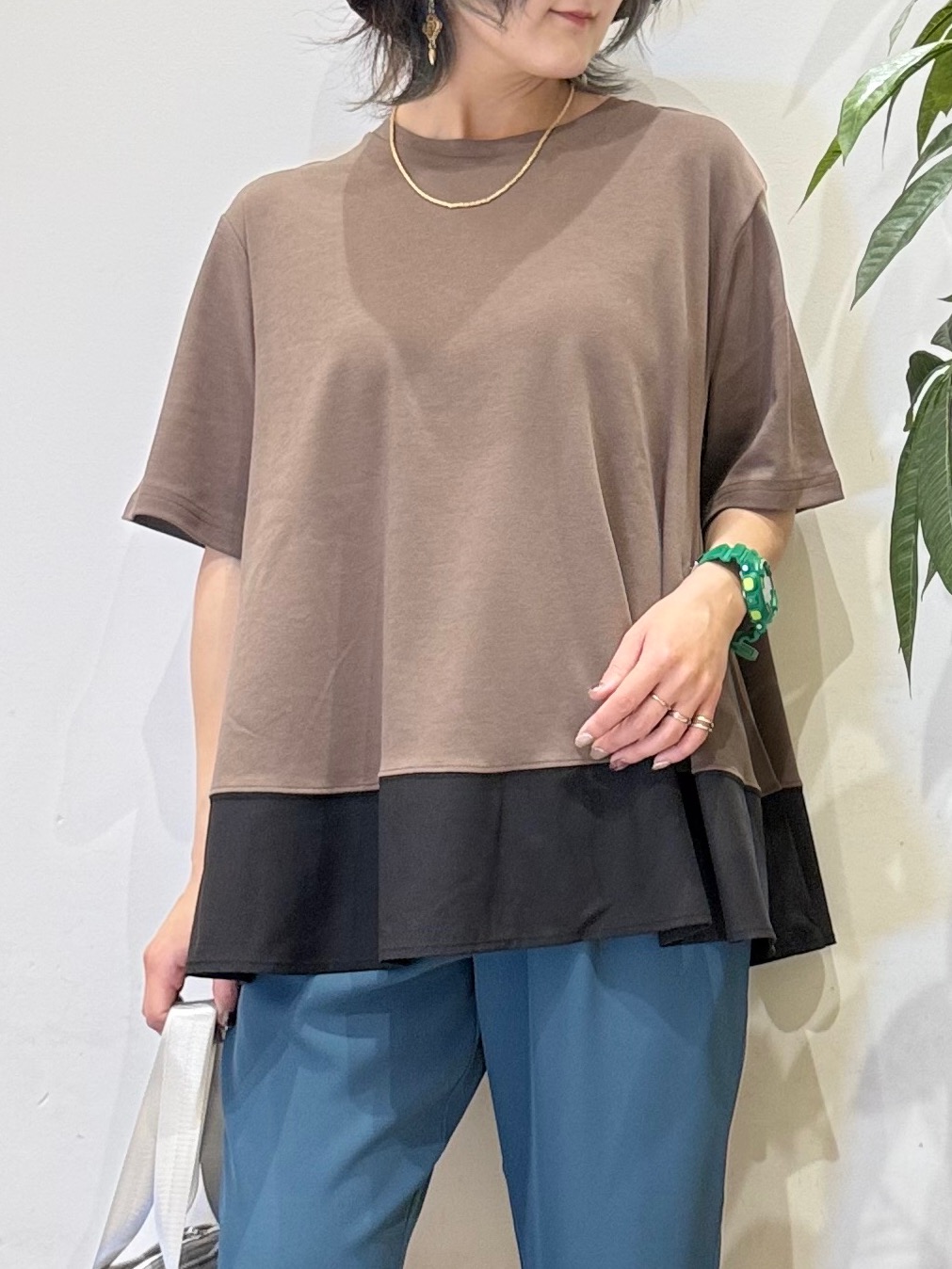 misakiさんの「SHOO･LA･RUE｜【UV/抗菌防臭/洗濯機可】体型カバーも叶う 裾切り替えAライントップス」を使ったコーディネート