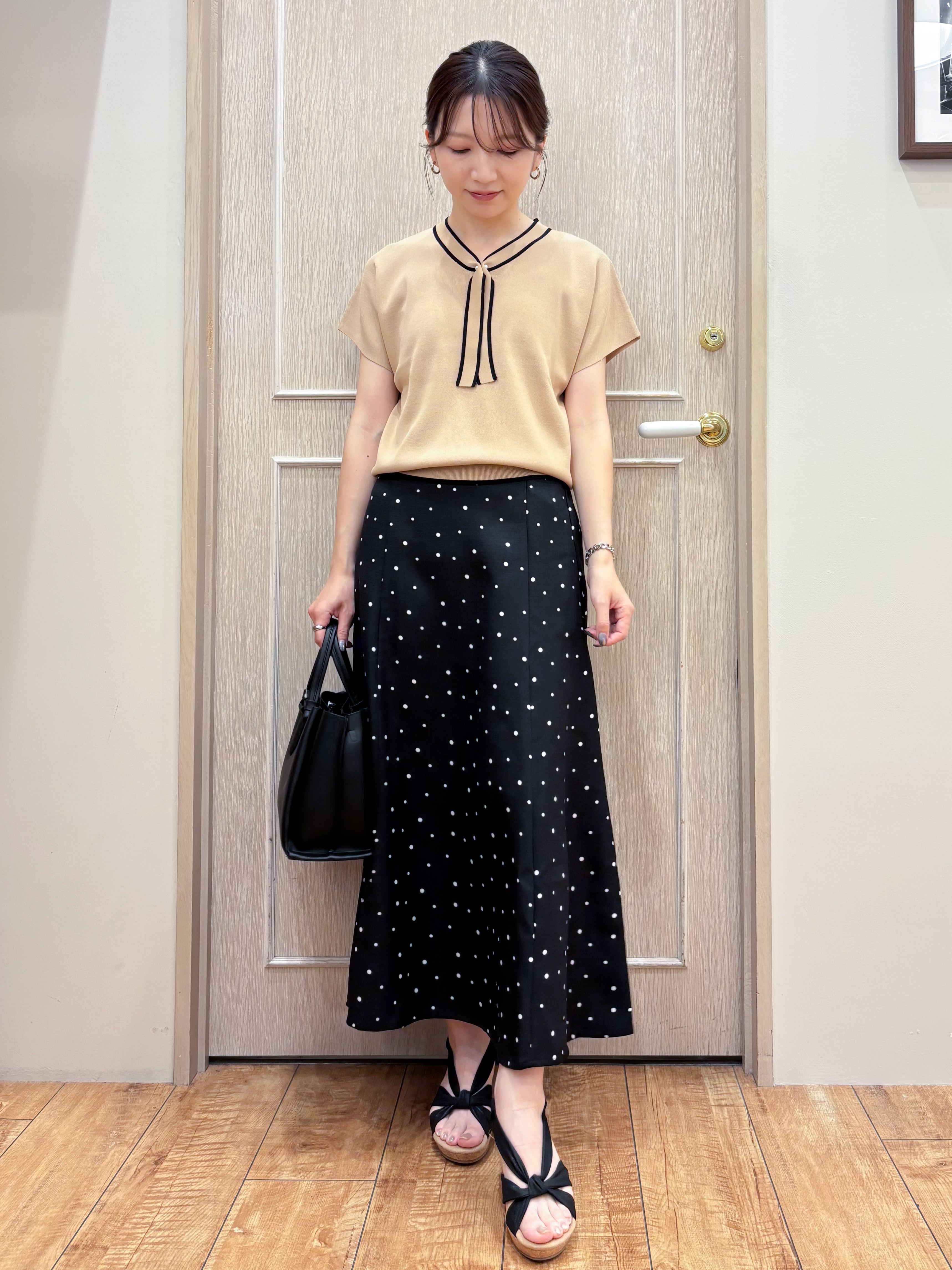 なみさんの「SHOO･LA･RUE｜【高レビュー/毎日洗える/UV】二の腕も隠せる 配色ボウタイニット」を使ったコーディネート