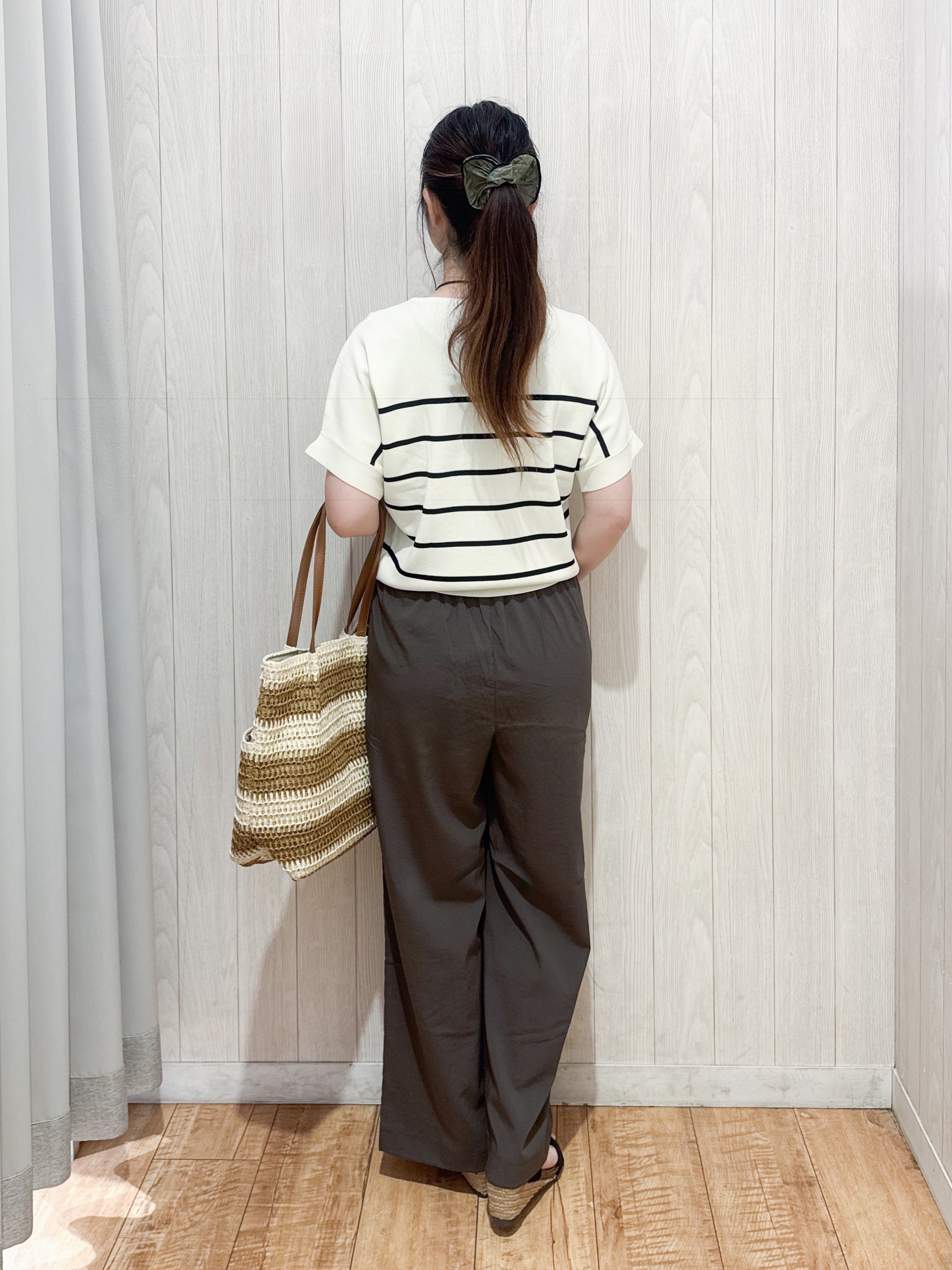 愛さんの「SHOO･LA･RUE｜【毎日洗える/UV】二の腕隠れる さらっとドルマン半袖ニット」を使ったコーディネート