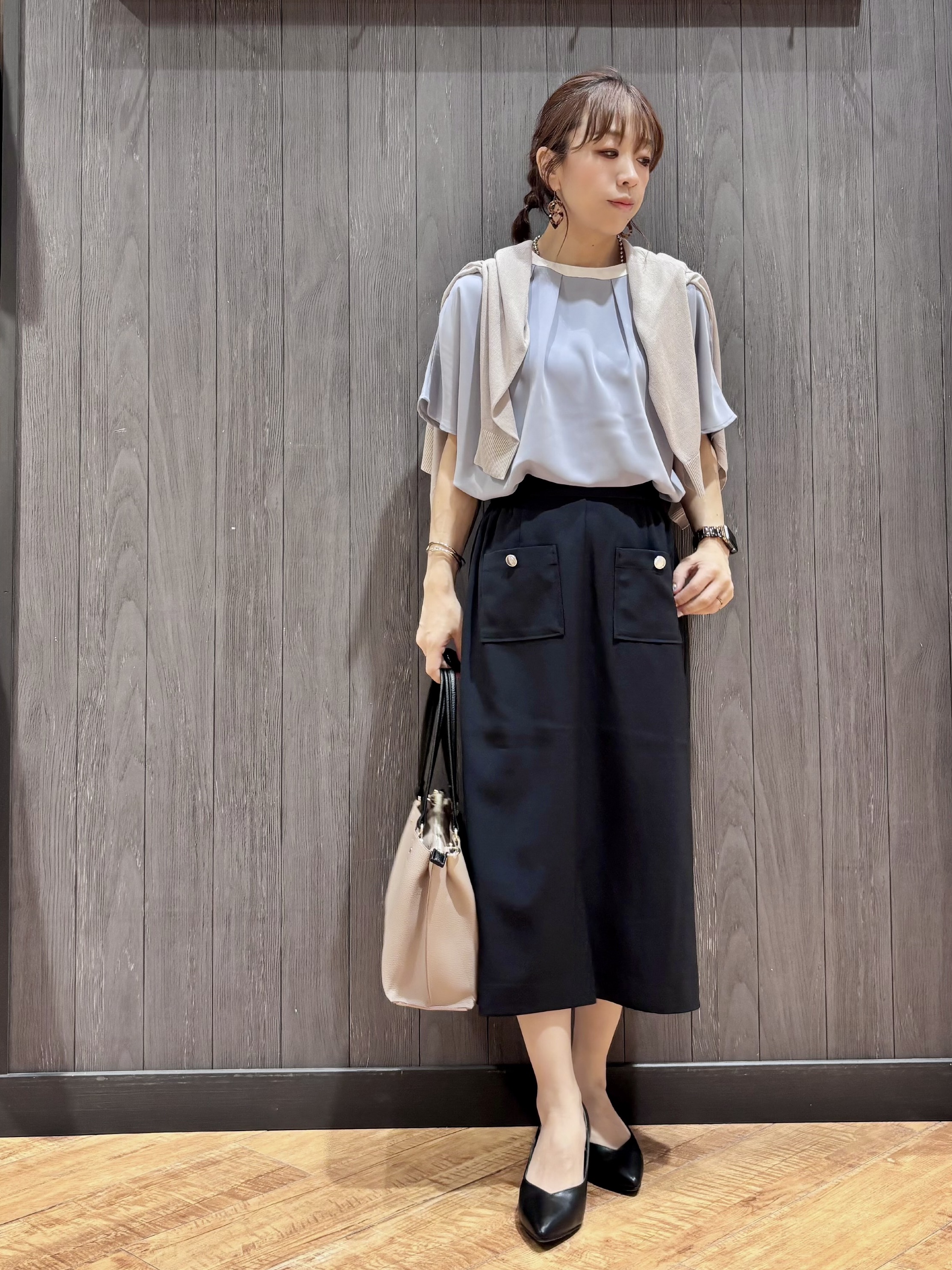meiさんの「SHOO･LA･RUE｜【UV/通勤】洗濯後しわになりにくい 上品配色ブラウス」を使ったコーディネート