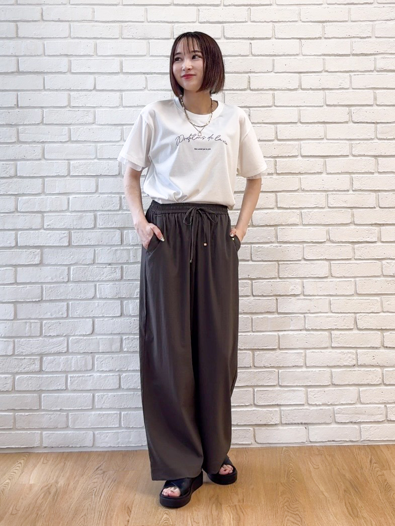 𝐜𝐡𝐢𝐤𝐚さんの「SHOO･LA･RUE｜【ひんやり/S-LL/洗濯機可】色・柄選べる お袖チュールレイヤード プリントアソートTシャツ」を使ったコーディネート