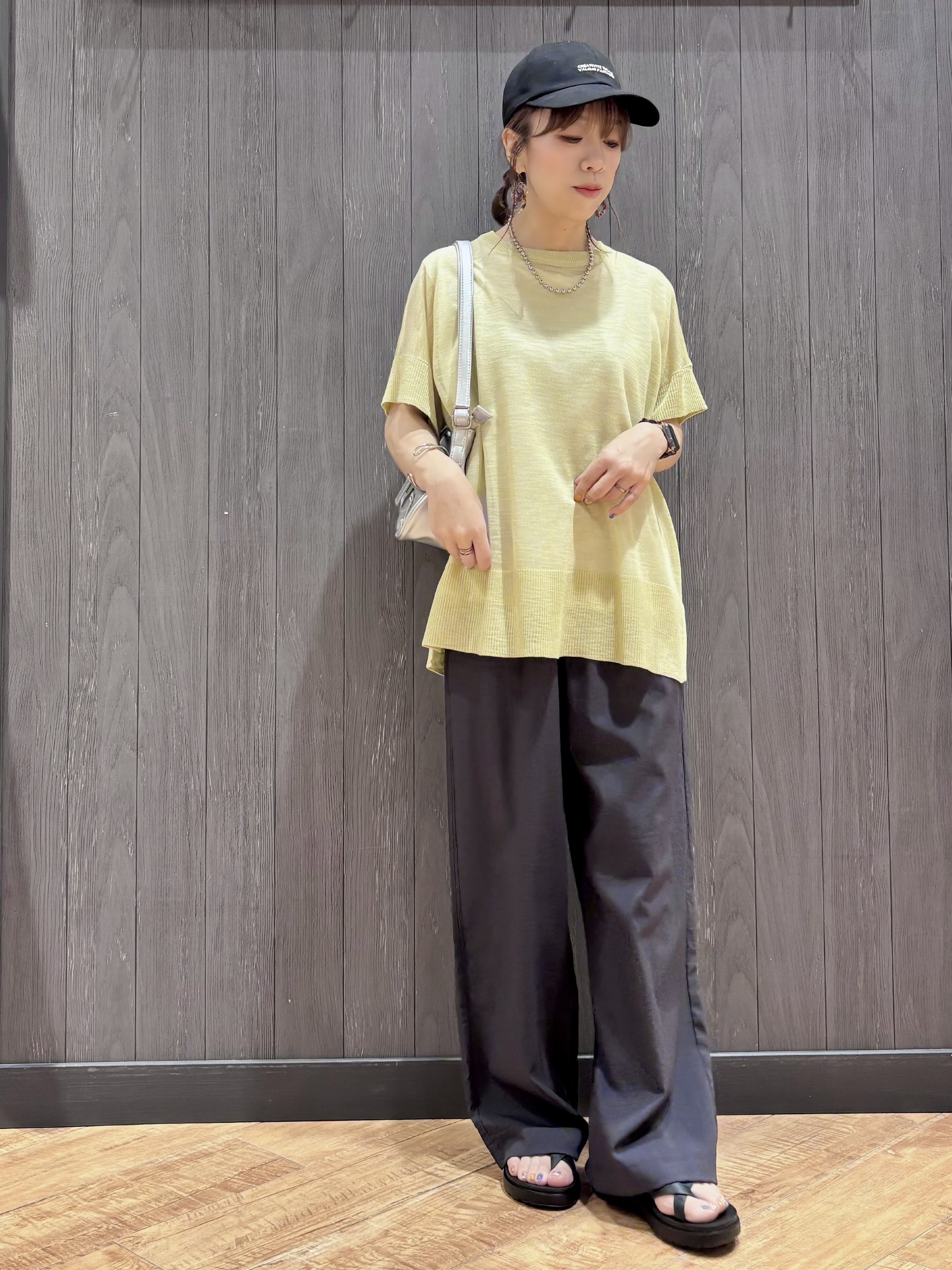 meiさんの「SHOO･LA･RUE｜【2点セット/S-LL/体型カバー】さらりと涼し気 シアーニット+タンクトップ」を使ったコーディネート