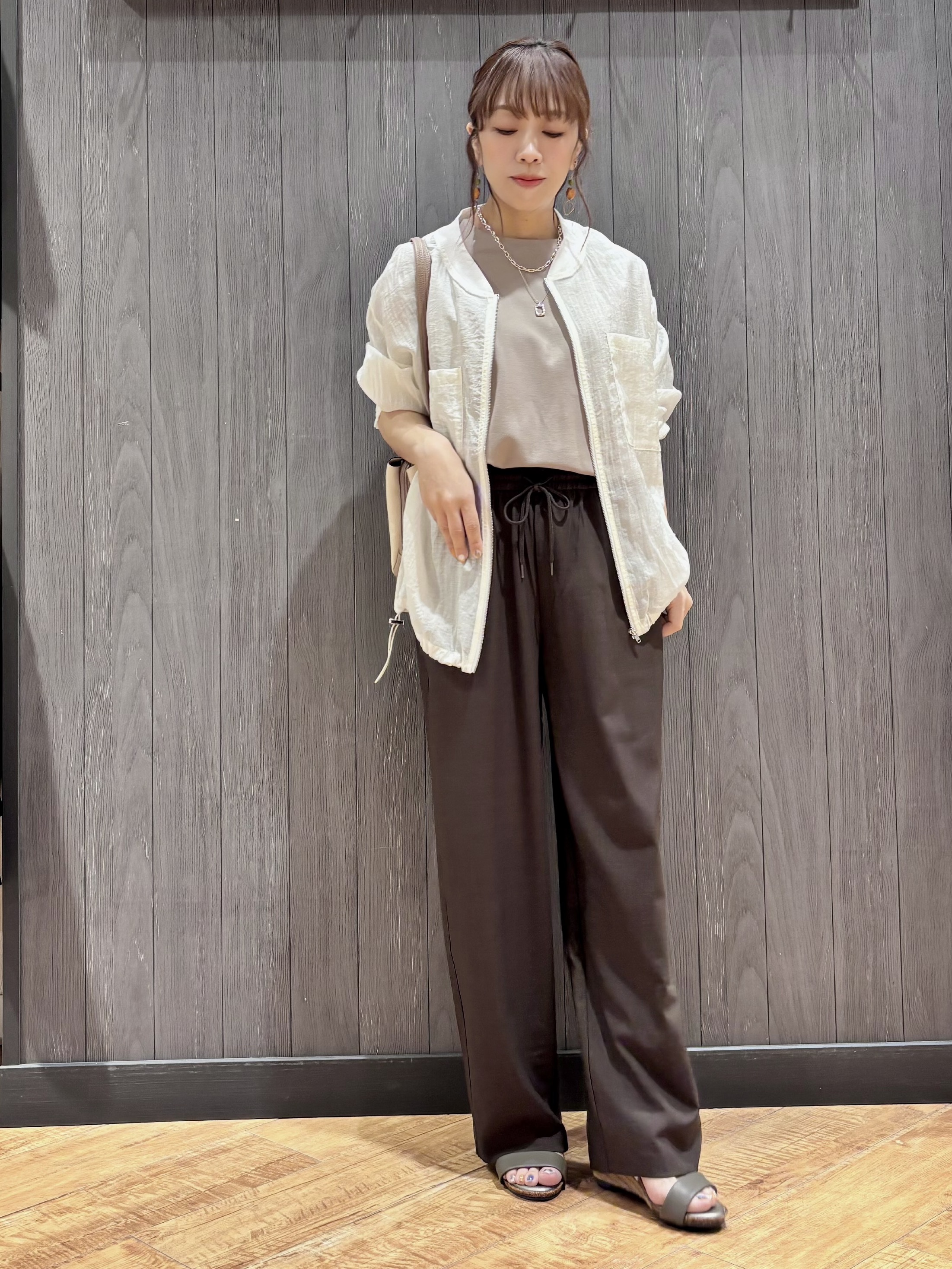 meiさんの「SHOO･LA･RUE｜【S-LL/洗濯機可】夏に使える 程よい透け感のシアーブルゾン」を使ったコーディネート