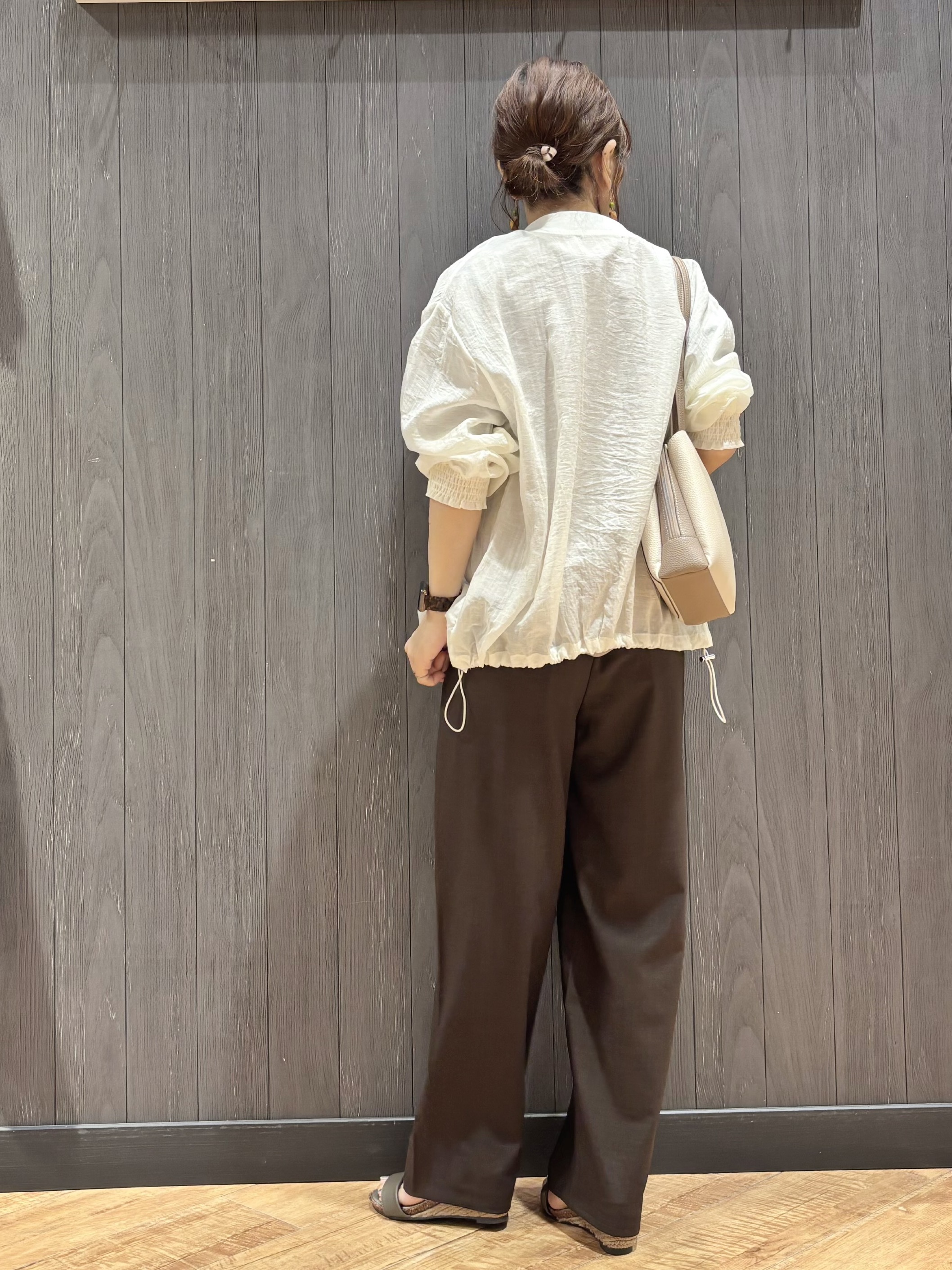 meiさんの「SHOO･LA･RUE｜【S-LL/洗濯機可】夏に使える 程よい透け感のシアーブルゾン」を使ったコーディネート