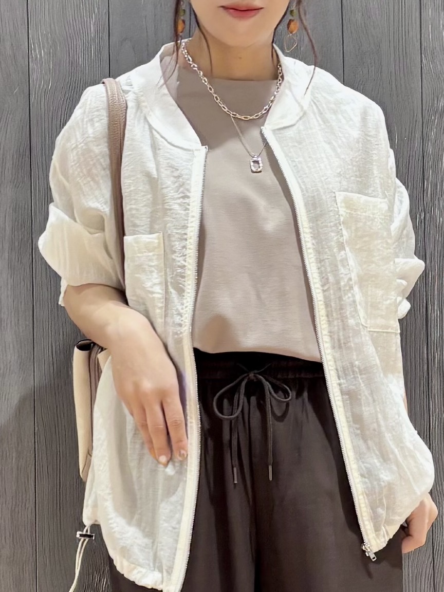 meiさんの「SHOO･LA･RUE｜【S-LL/洗濯機可】夏に使える 程よい透け感のシアーブルゾン」を使ったコーディネート